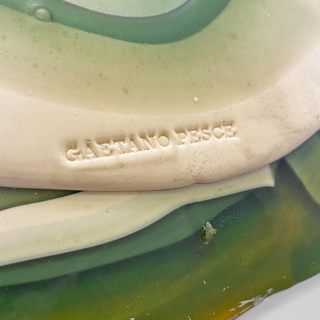 Moderner italienischer Spiegel aus grünem und weißem Harz in voller Länge von Gaetano Pesce für Fish Design, 1980er Jahre.
Durchgehender Spiegel aus Kunstharz mit unregelmäßig geformtem Rahmen aus Kunstharz, mit geschwungener Form, in Grün- und