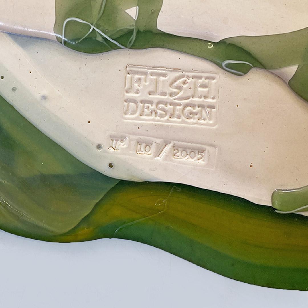 Italienischer moderner grüner und weißer Harzspiegel von Gaetano Pesce Fish Design 1980er (Moderne) im Angebot