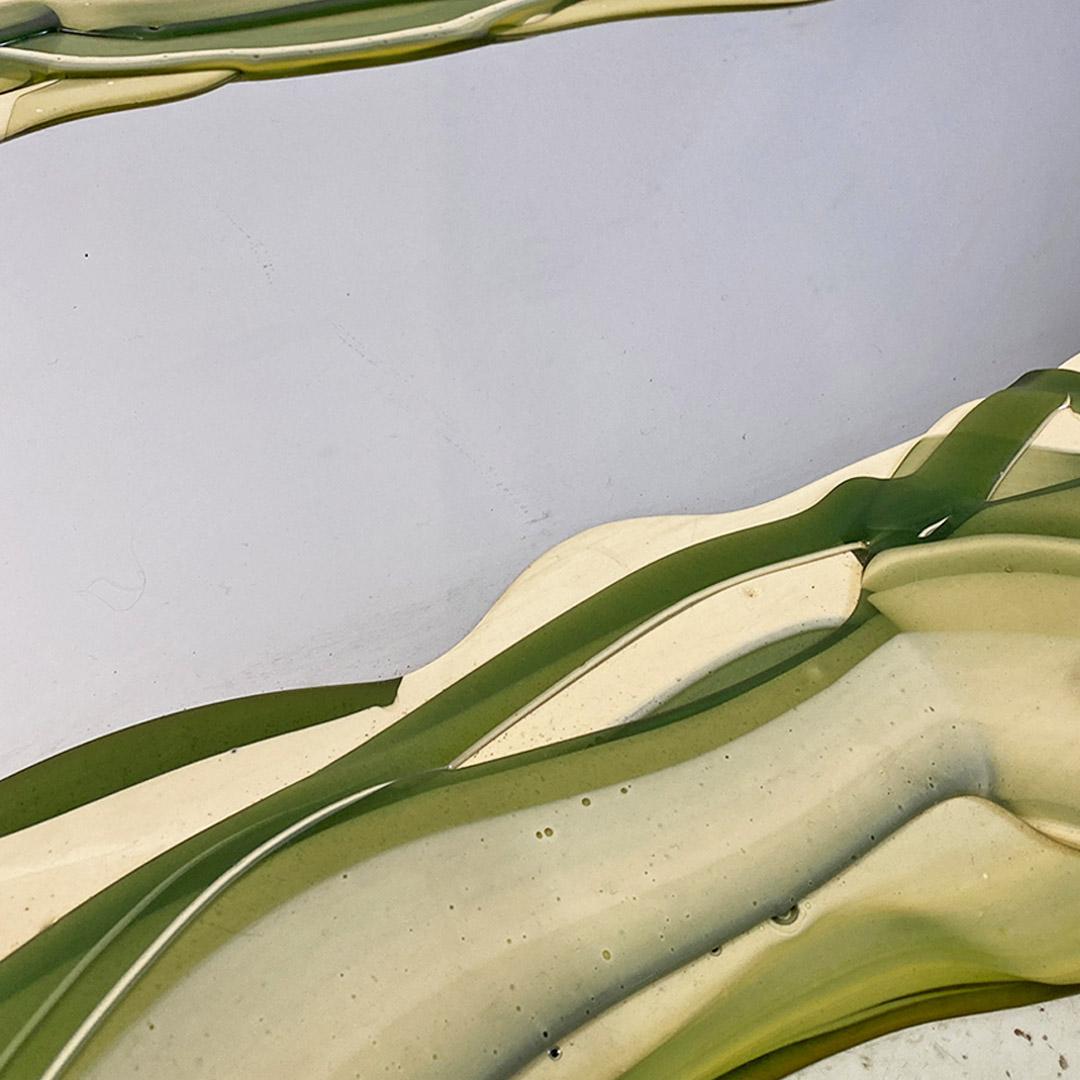 Italienischer moderner grüner und weißer Harzspiegel von Gaetano Pesce Fish Design 1980er im Zustand „Gut“ im Angebot in MIlano, IT