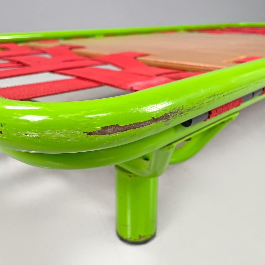 Italian modern green daybed or bed in metal and wood with red straps, 1980s For Sale 12