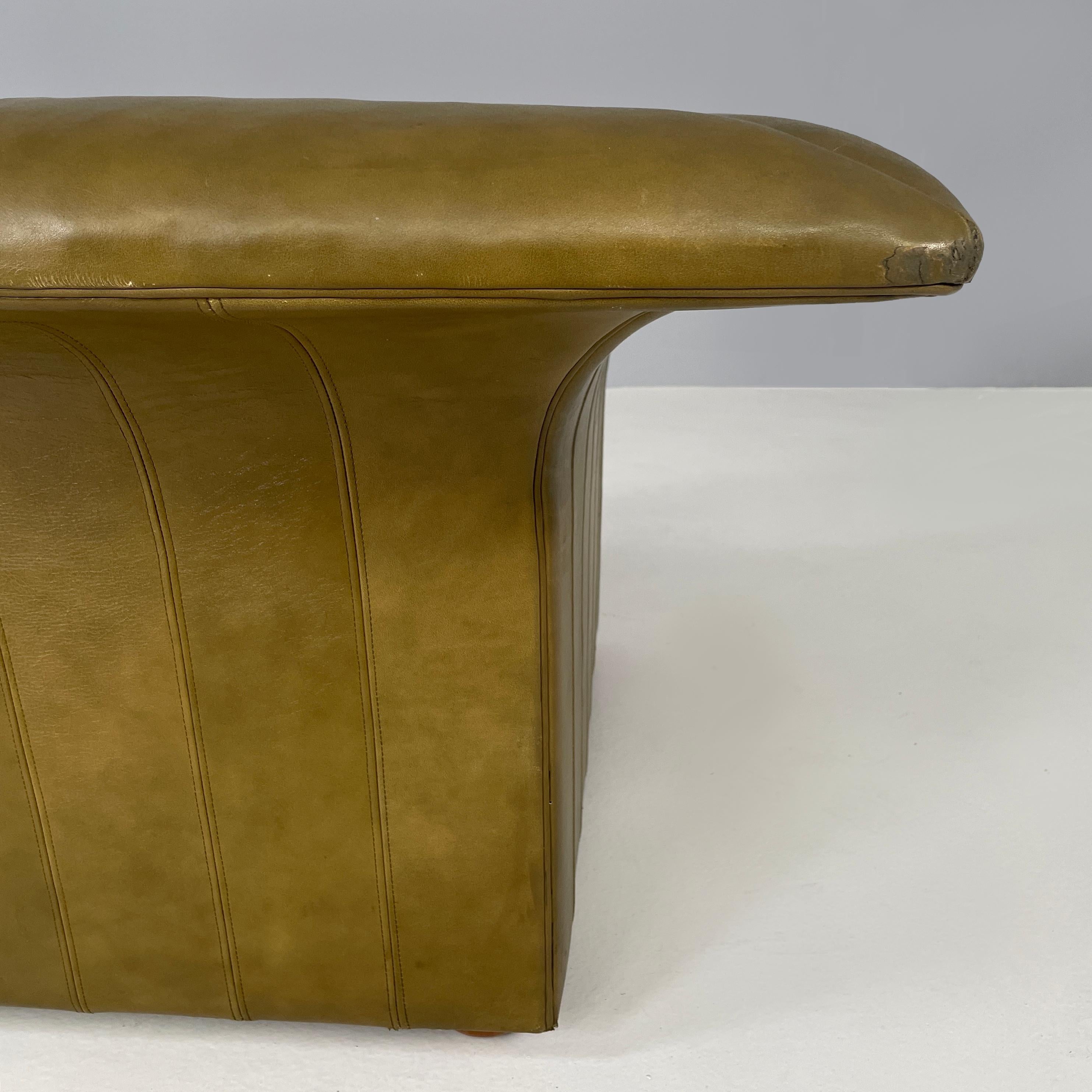 Italian modern Green leather armchairs by  Luigi Massoni for Poltrona Frau 1970s 4