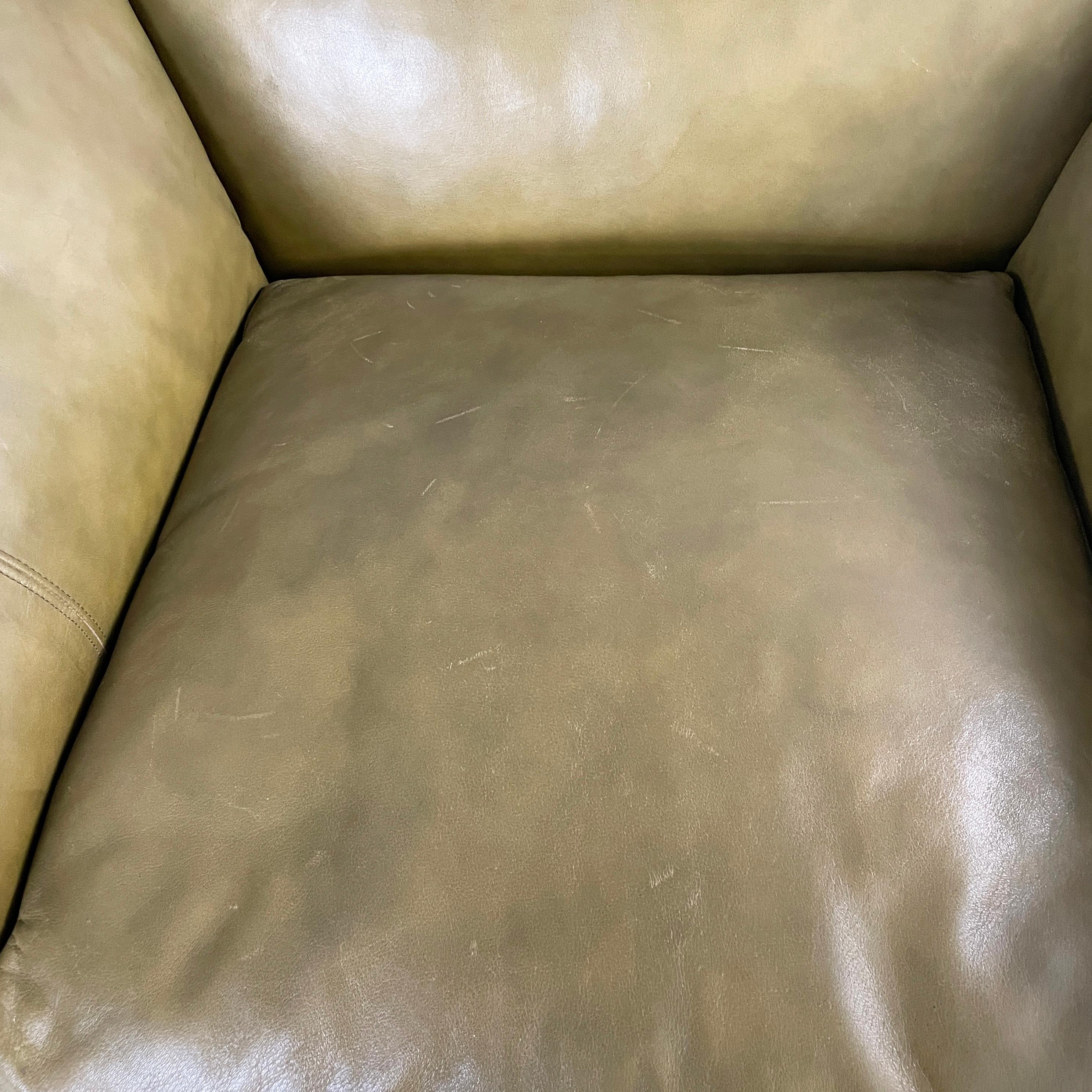 Fauteuils modernes italiens en cuir vert par Luigi Massoni pour Poltrona Frau 1970 en vente 5