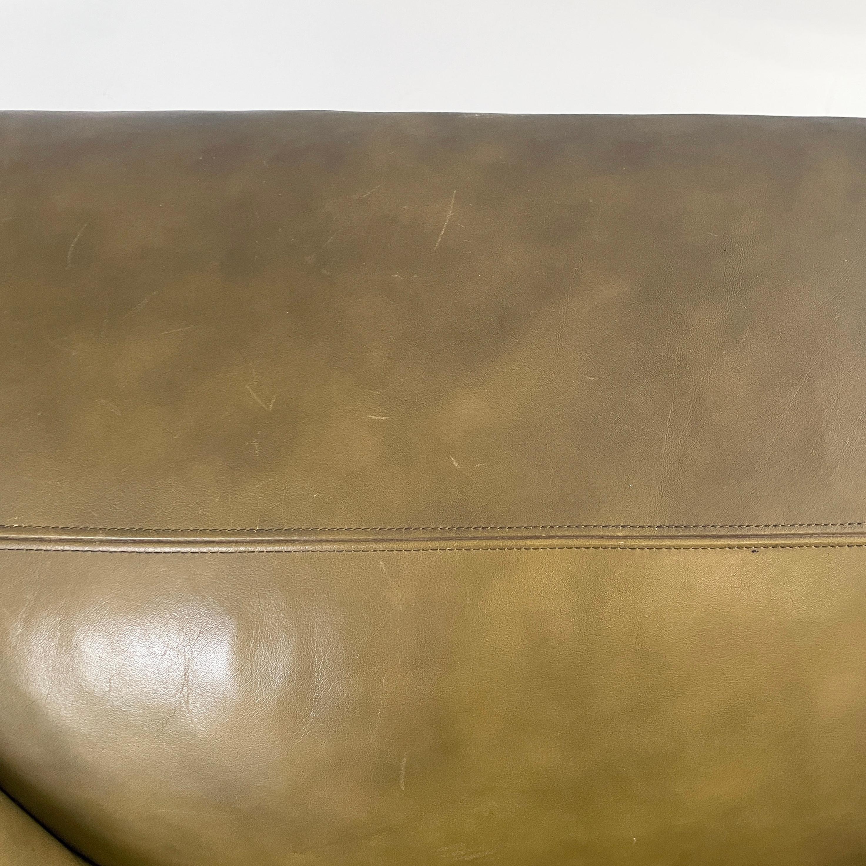 Italian modern Green leather armchairs by  Luigi Massoni for Poltrona Frau 1970s For Sale 8