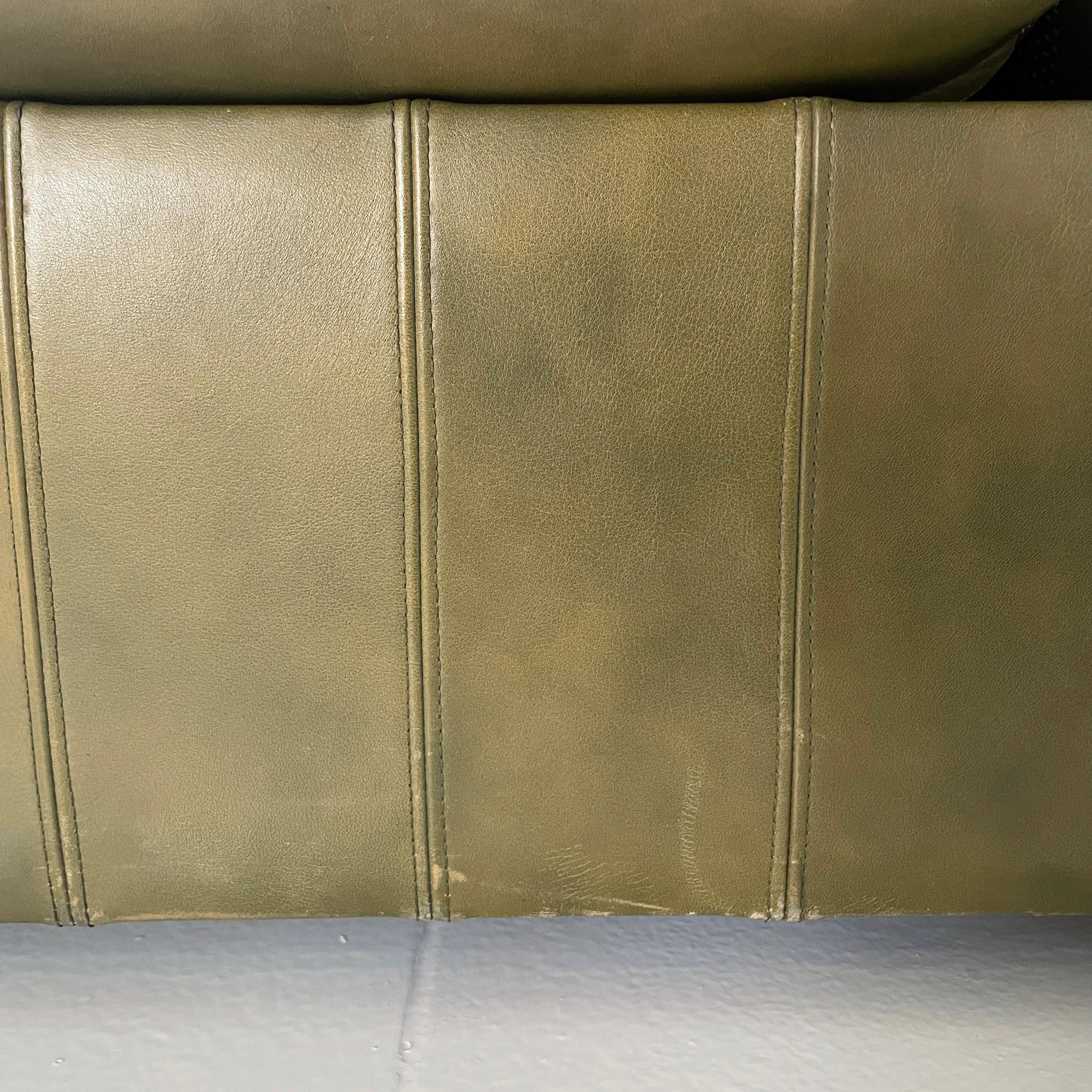 Italian modern Green leather armchairs by  Luigi Massoni for Poltrona Frau 1970s For Sale 9