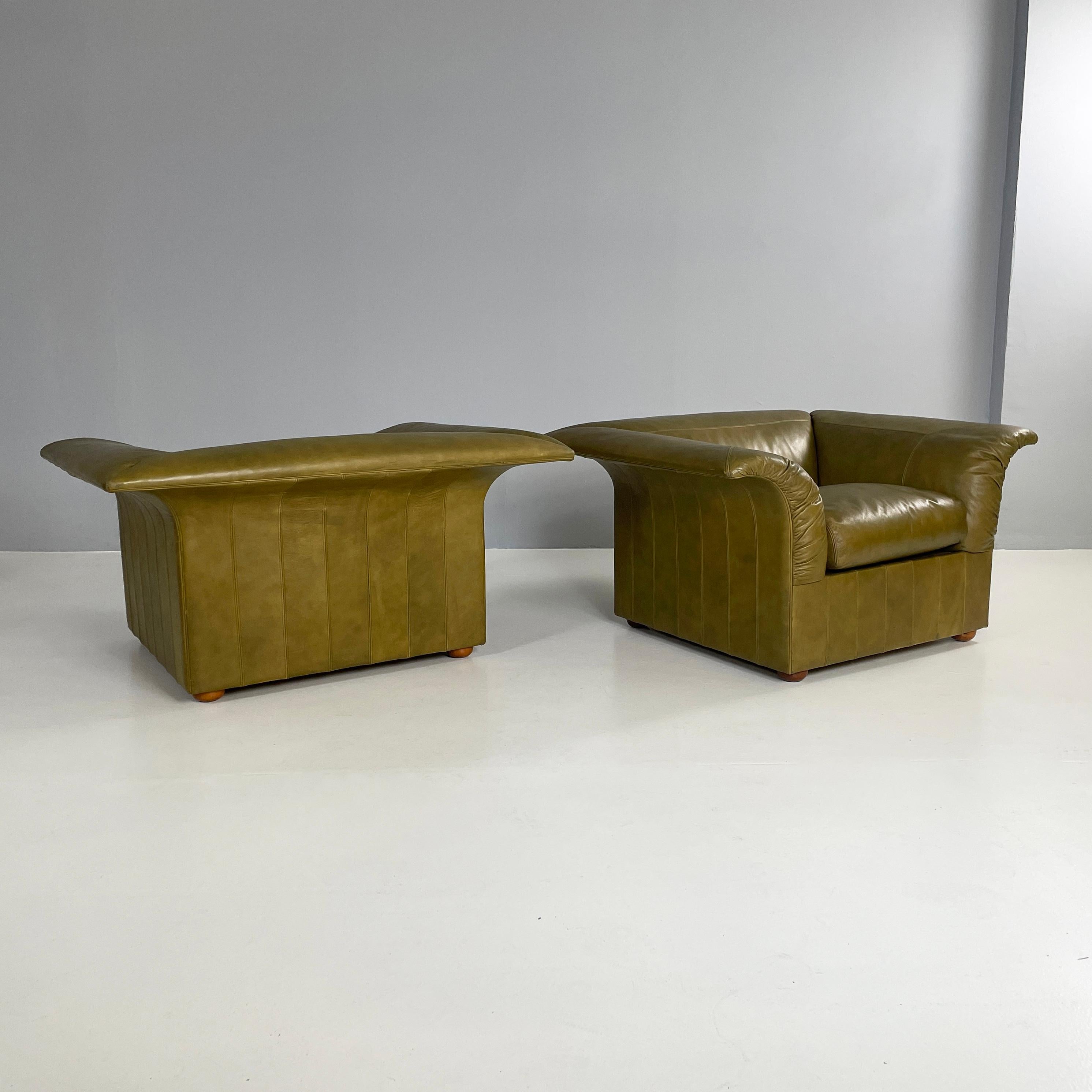 Italian modern Green leather armchairs by  Luigi Massoni for Poltrona Faru, 1970s
Three-seater sofa fully padded and covered in dark green leather. The seat is made up of 3 padded cushions. The cantilevered backrest and armrests feature decorative