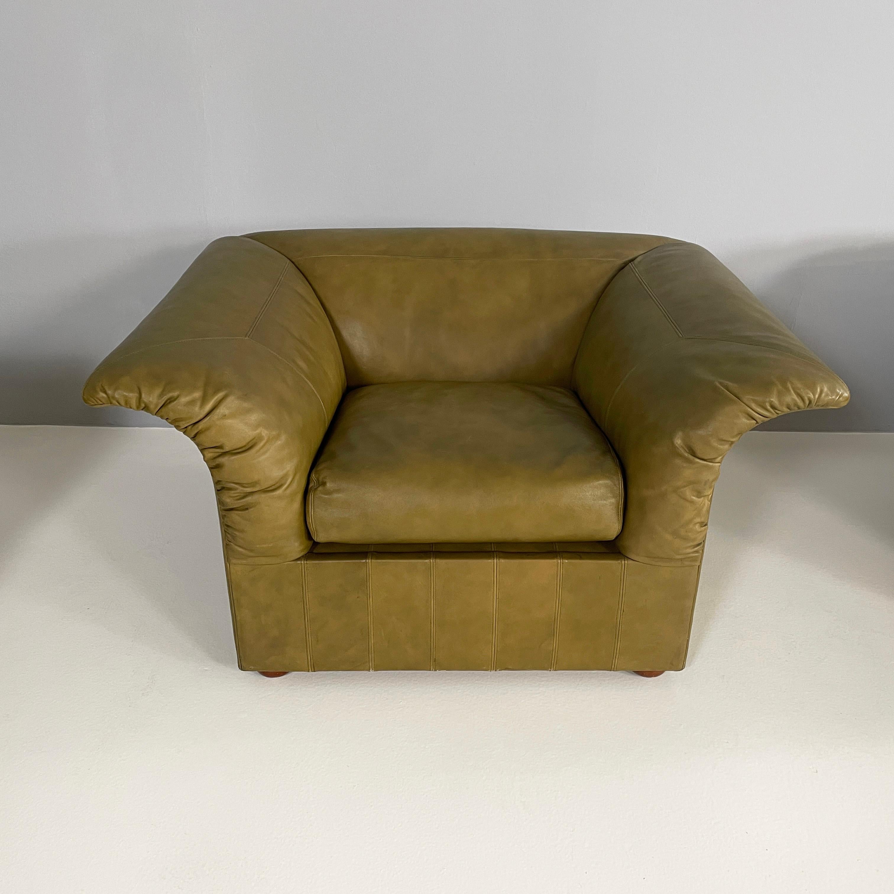 Italian modern Green leather armchairs by  Luigi Massoni for Poltrona Frau 1970s In Good Condition For Sale In MIlano, IT
