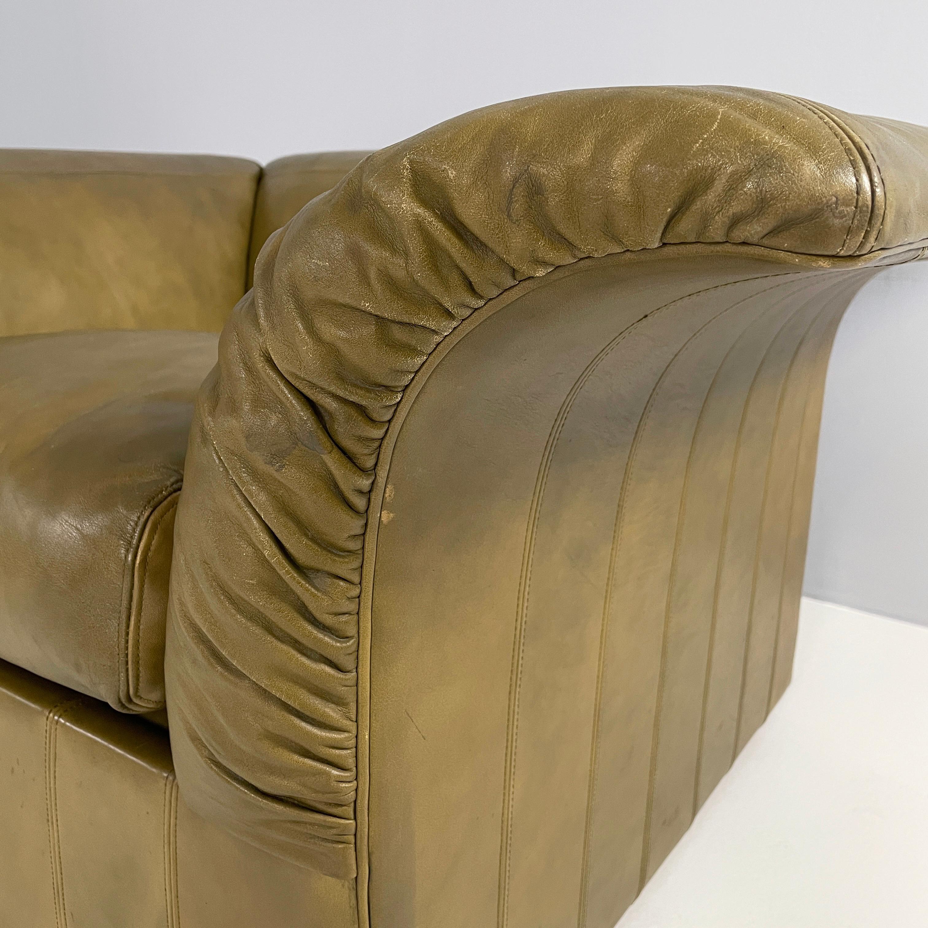 Italian modern Green leather armchairs by  Luigi Massoni for Poltrona Frau 1970s 3