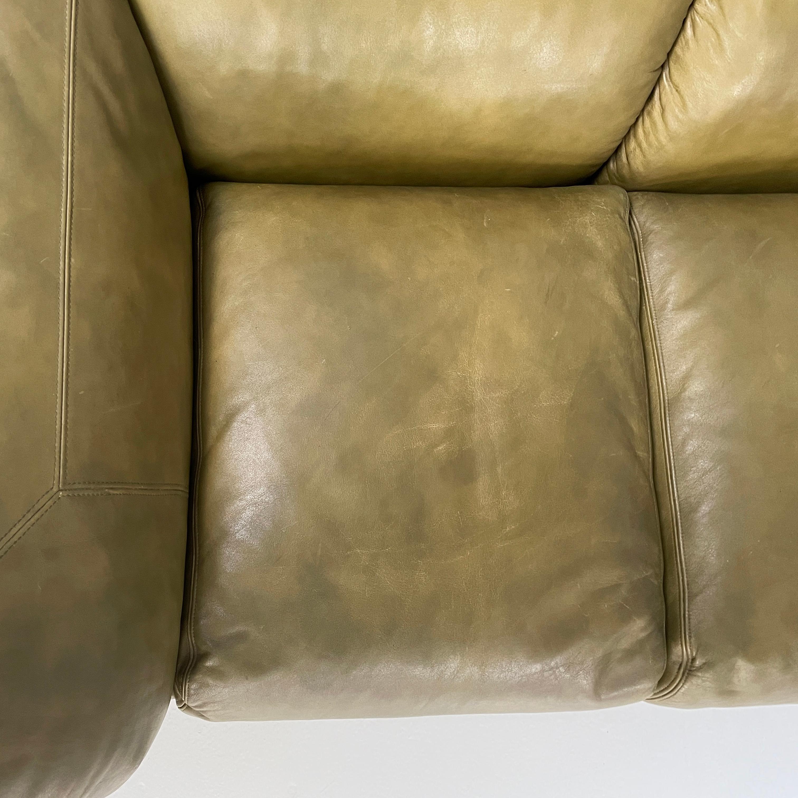 Italian modern Green leather sofa by  Luigi Massoni for Poltrona Faru, 1970s For Sale 4