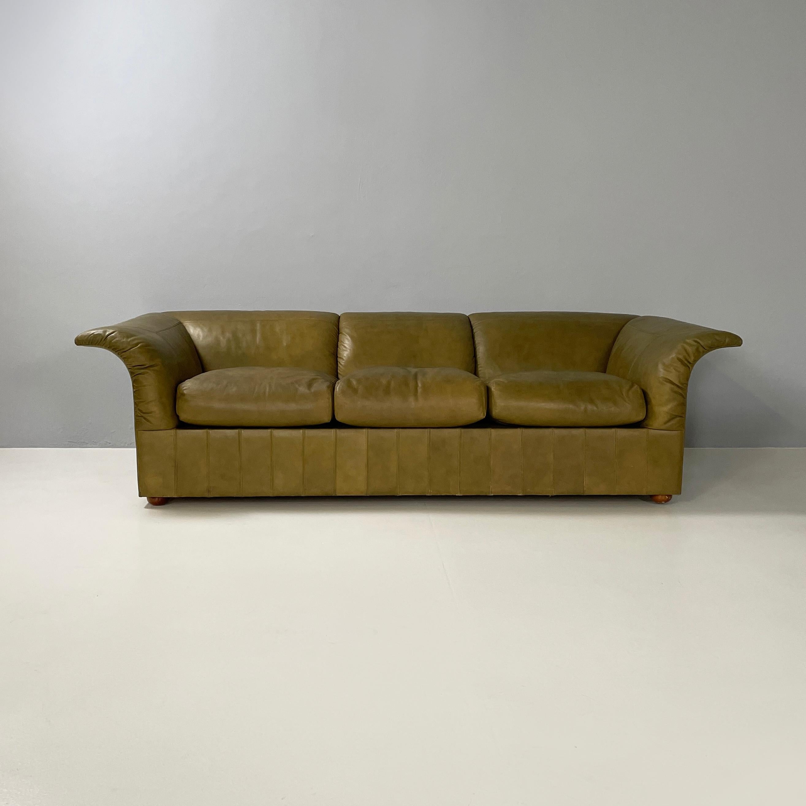 Italian modern Green leather sofa by  Luigi Massoni for Poltrona Faru, 1970s
Three-seater sofa fully padded and covered in dark green leather. The seat is made up of 3 padded cushions. The cantilevered backrest and armrests feature decorative