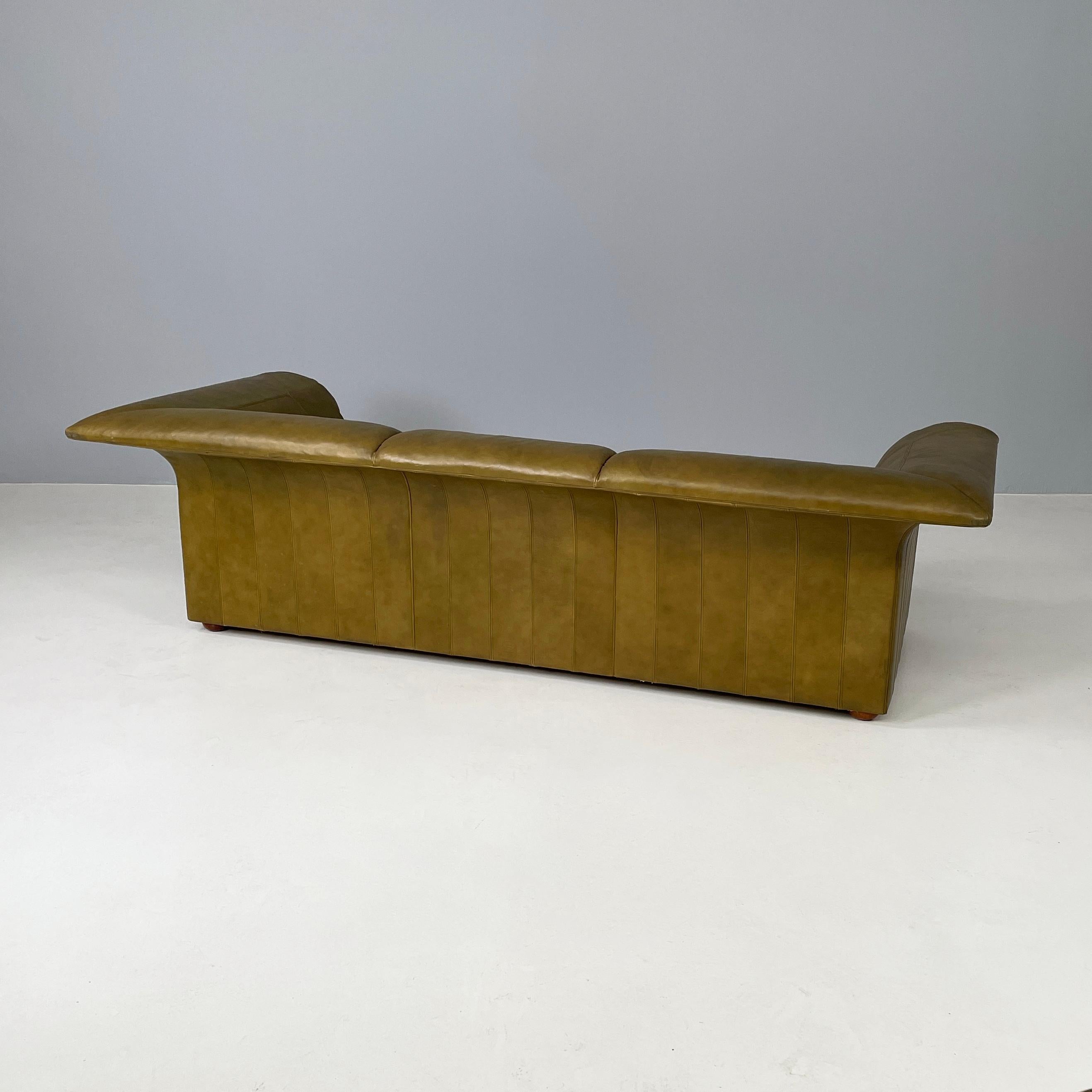 Late 20th Century Italian modern Green leather sofa by  Luigi Massoni for Poltrona Faru, 1970s For Sale