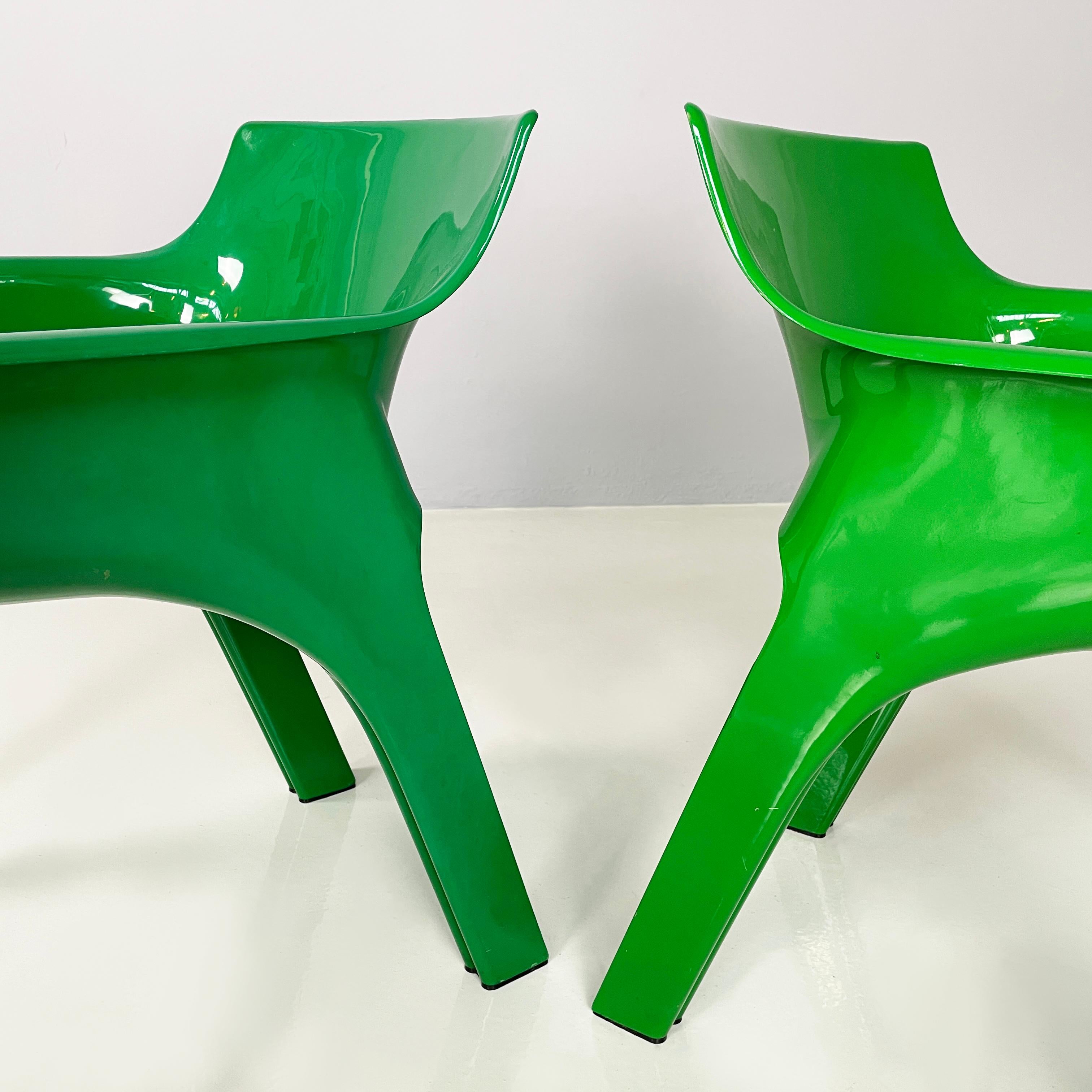 Italian modern Green plastic Chairs Gaudi by Vico Magistretti for Artemide, 1970 For Sale 13