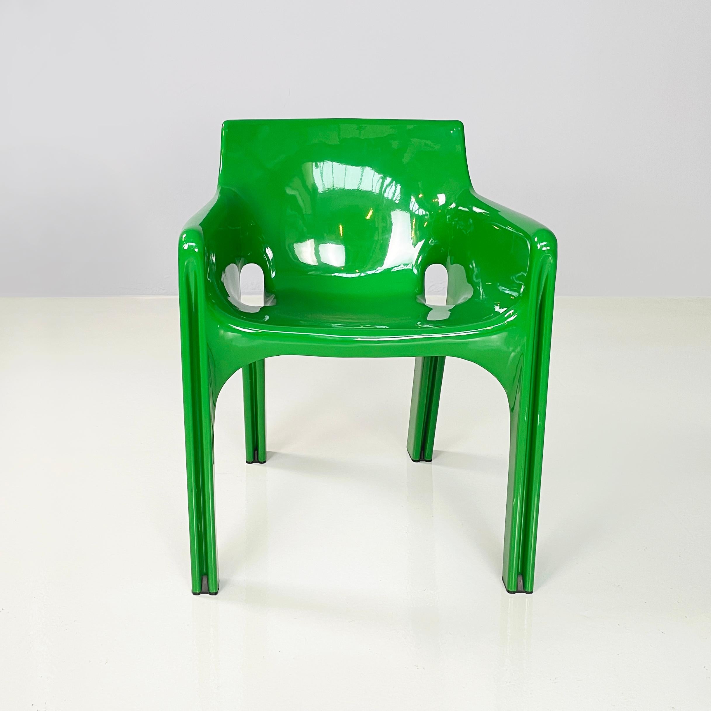 Late 20th Century Italian modern Green plastic Chairs Gaudi by Vico Magistretti for Artemide, 1970 For Sale