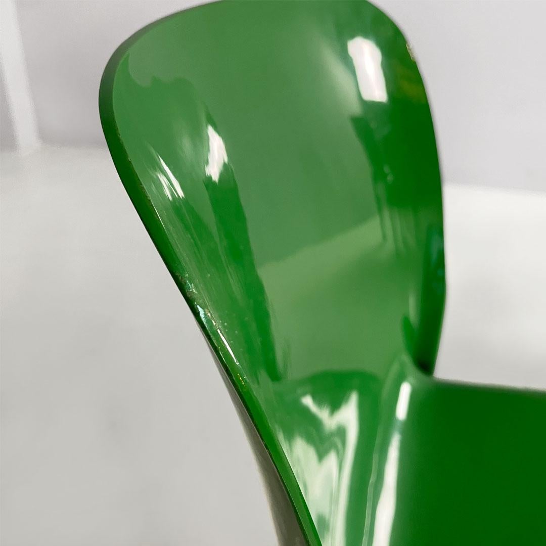 Italian modern green plastic Chairs Selene Vico Magistretti for Artemide, 1960s For Sale 4