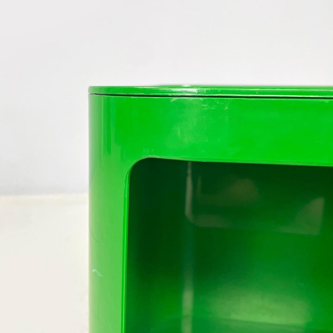 Moderner italienischer Couchtisch aus grünem Kunststoff 4979 Anna Castelli für Kartell, 1970er Jahre im Angebot 6