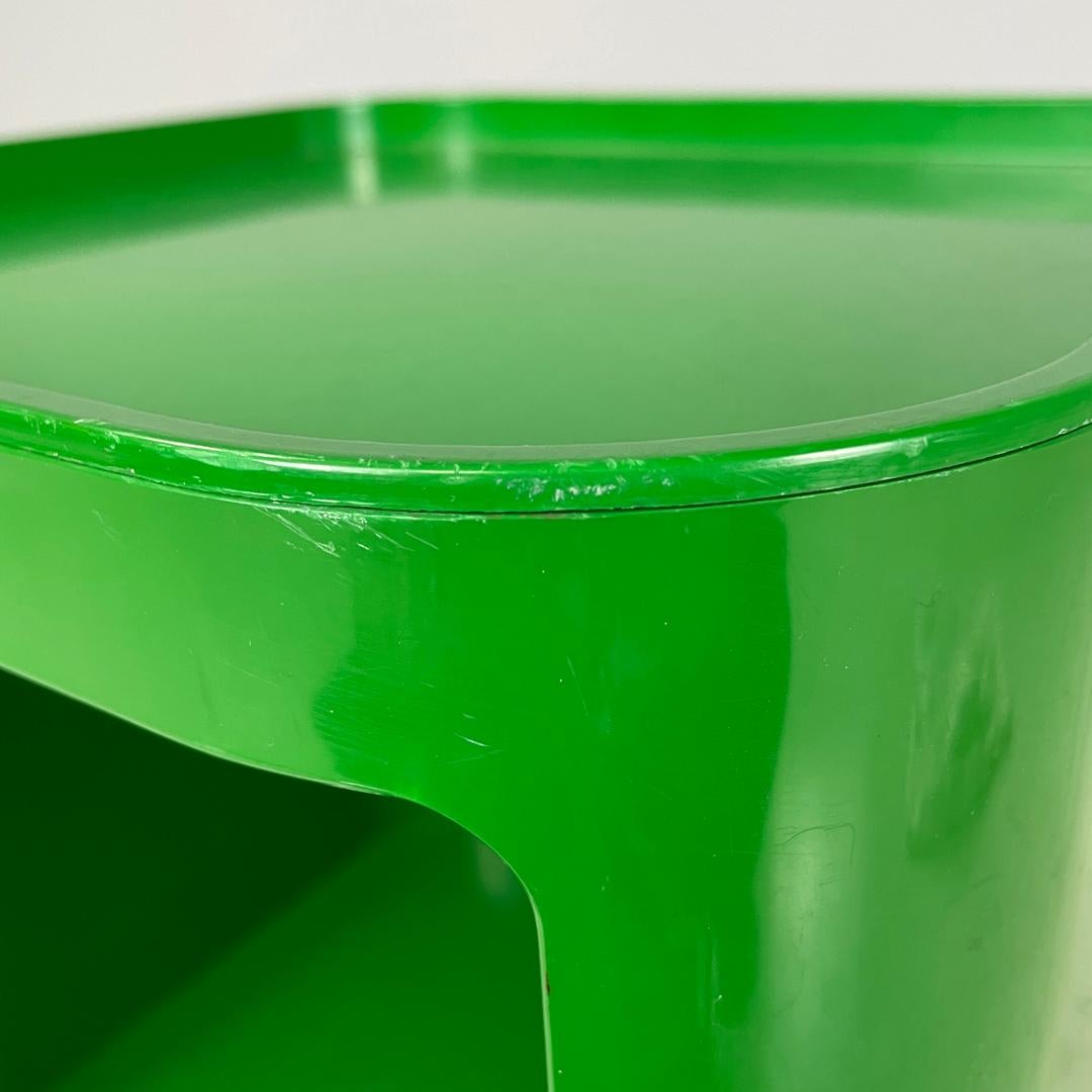 Moderner italienischer Couchtisch aus grünem Kunststoff 4979 Anna Castelli für Kartell, 1970er Jahre im Angebot 7