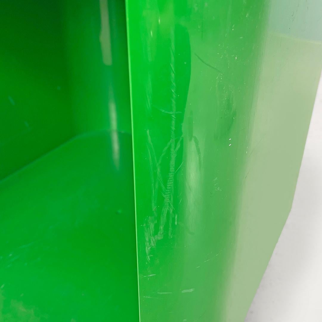Moderner italienischer Couchtisch aus grünem Kunststoff 4979 Anna Castelli für Kartell, 1970er Jahre im Angebot 8