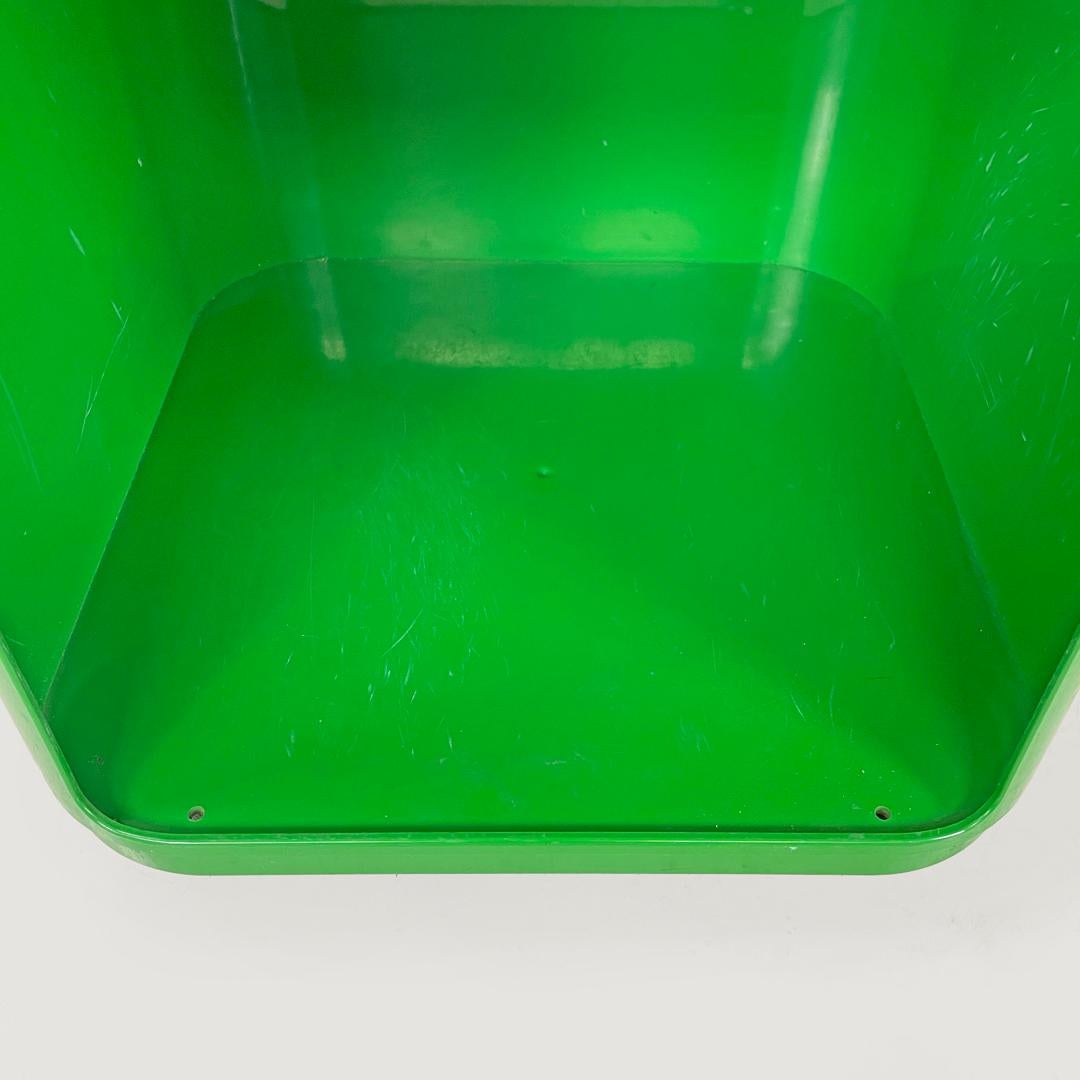 Moderner italienischer Couchtisch aus grünem Kunststoff 4979 Anna Castelli für Kartell, 1970er Jahre im Angebot 12