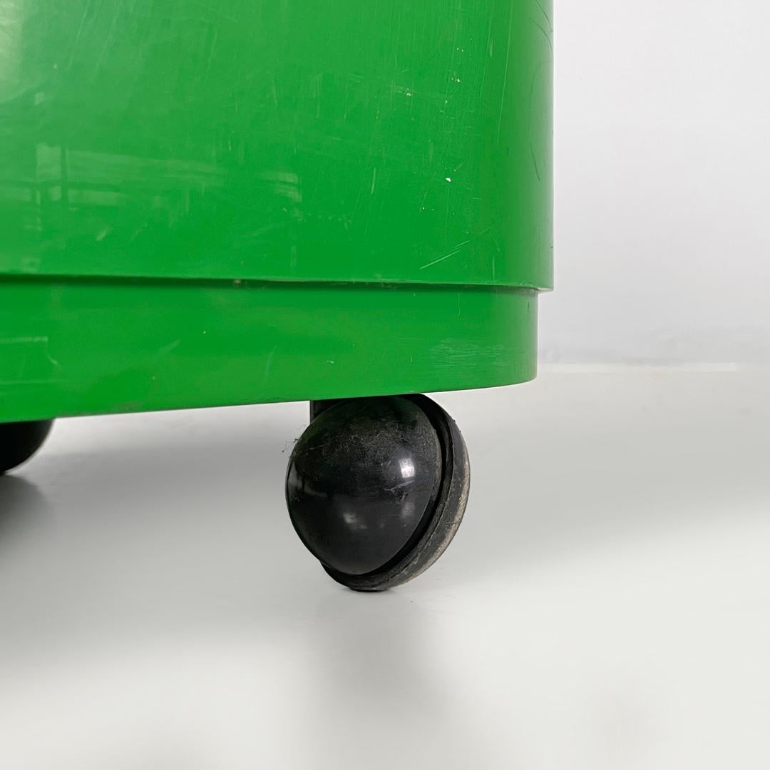 Moderner italienischer Couchtisch aus grünem Kunststoff 4979 Anna Castelli für Kartell, 1970er Jahre im Angebot 14