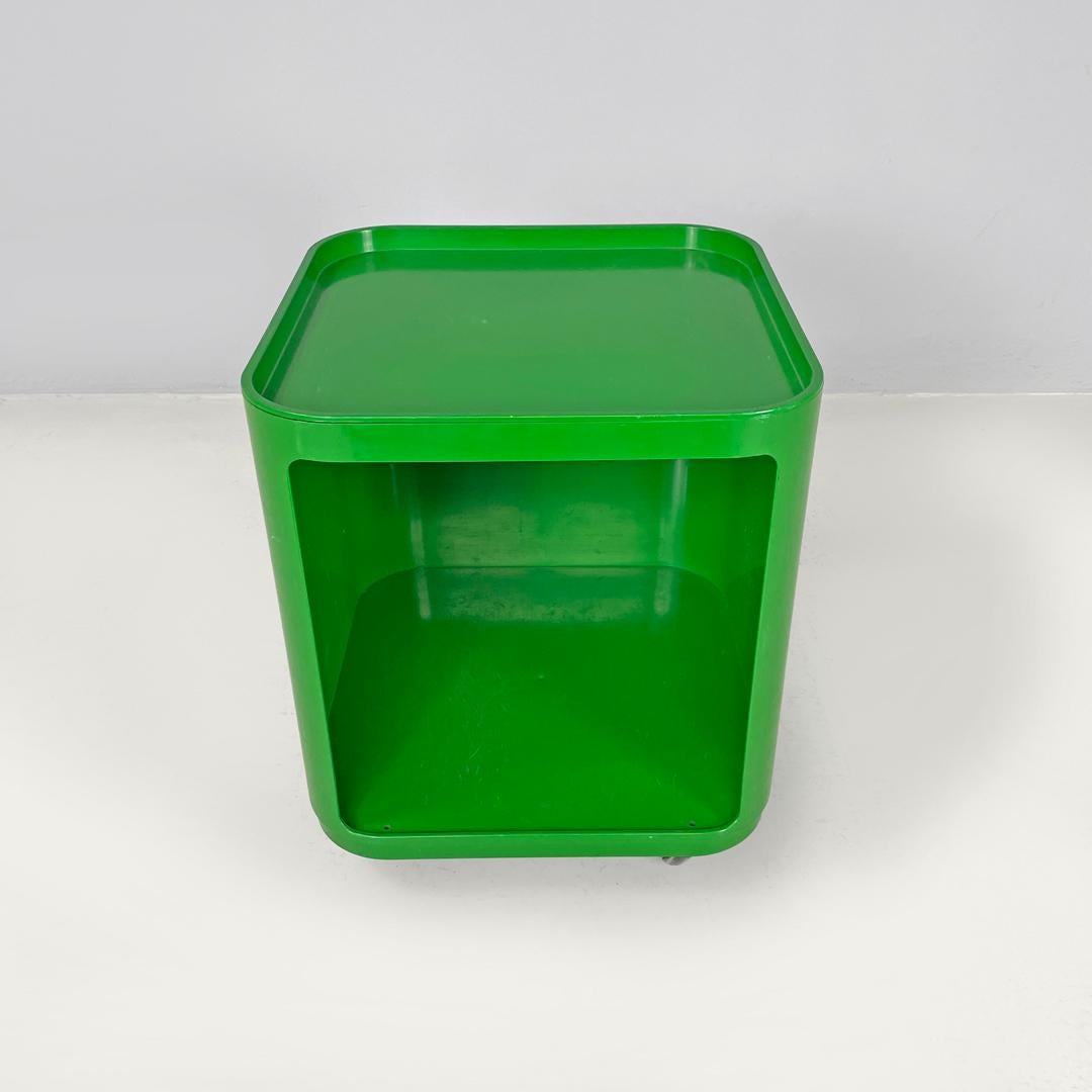 Moderner italienischer Couchtisch aus grünem Kunststoff 4979 Anna Castelli für Kartell, 1970er Jahre im Angebot 3