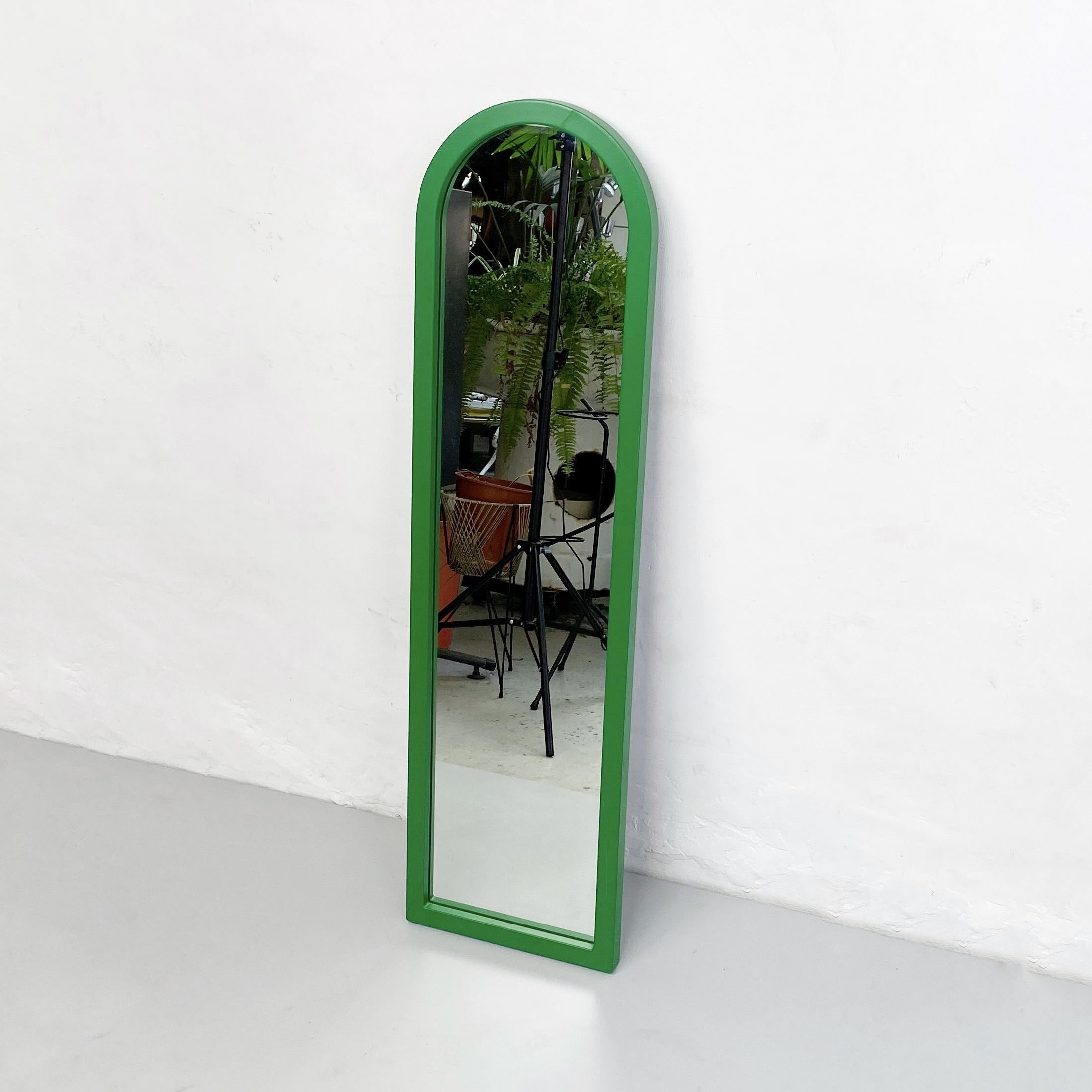 Italian modern Green plastic mirror by Anna Castelli for Kartell, 1980s
Arched mirror in green plastic, produced by Kartell and designed by Anna Castelli.

Good conditions, signs visible in the photos.

Measures in cm 30x5x110h.