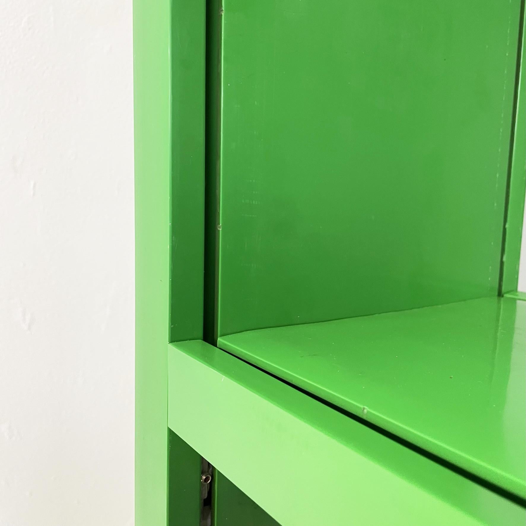 Italian modern Green plastic modular Bookcase Dodona by Gismondi Artemide, 1970s 5