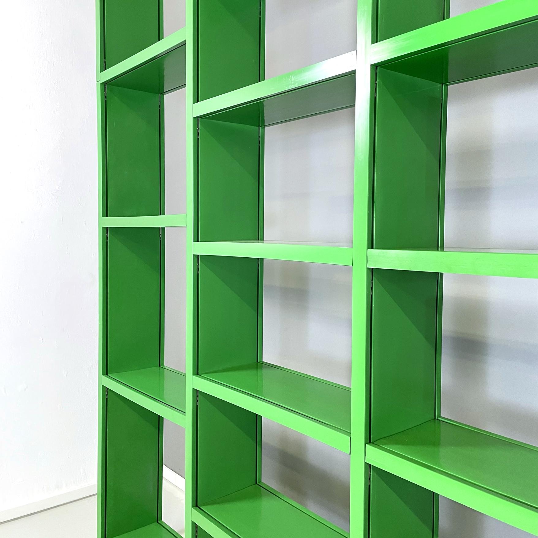 Late 20th Century Italian modern Green plastic modular Bookcase Dodona by Gismondi Artemide, 1970s