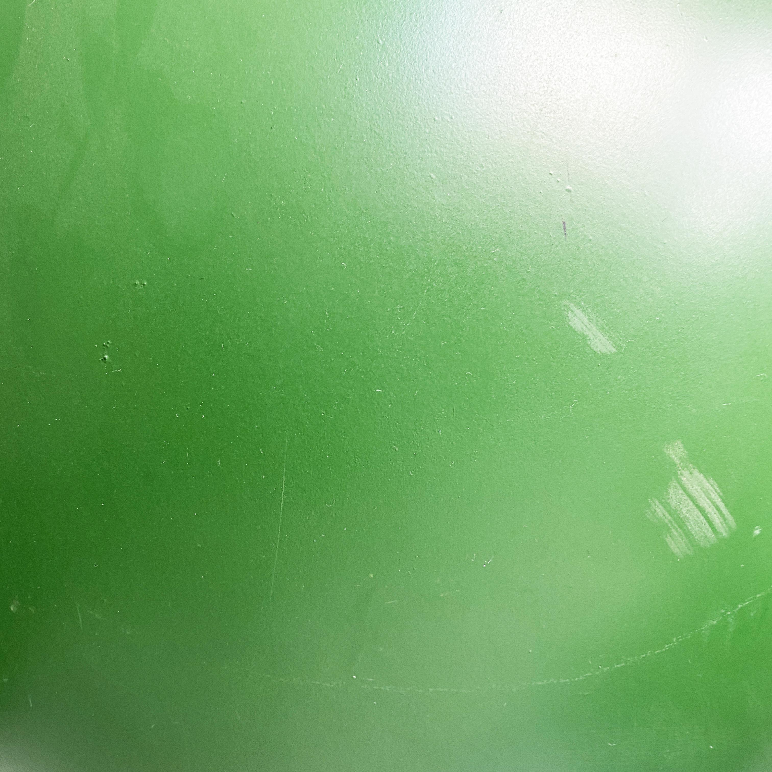 Oggetti di scena italiani moderni in plastica verde per la scenografia, anni '90 in vendita 6