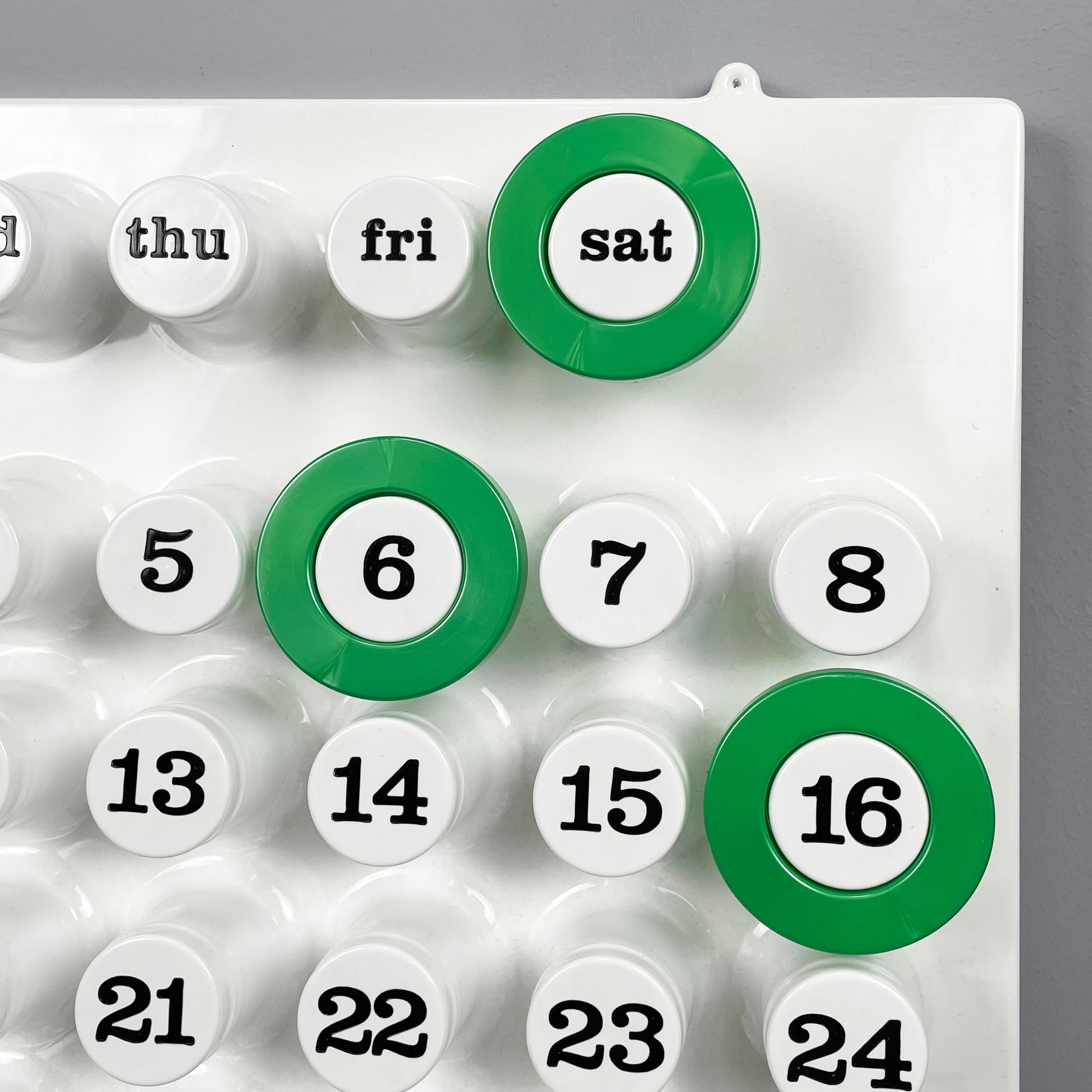 Modern Italian modern green rings for perpetual wall calendar by Ring A Date, 2020s For Sale