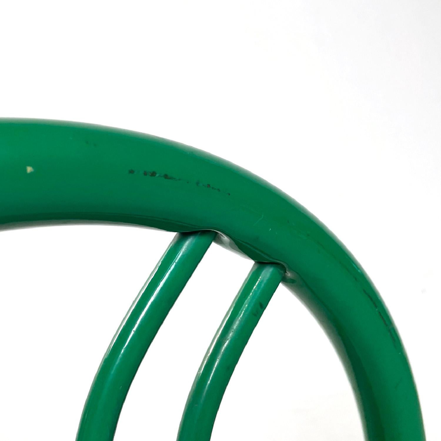Chaises modernes italiennes empilables en métal tubulaire vert et en paille grise, années 1980 en vente 6