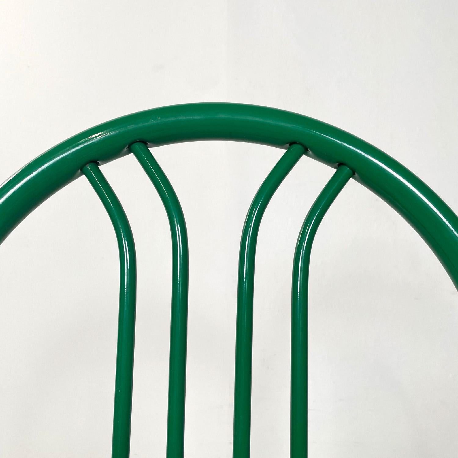 Chaises modernes italiennes empilables en métal tubulaire vert et en paille grise, années 1980 en vente 8