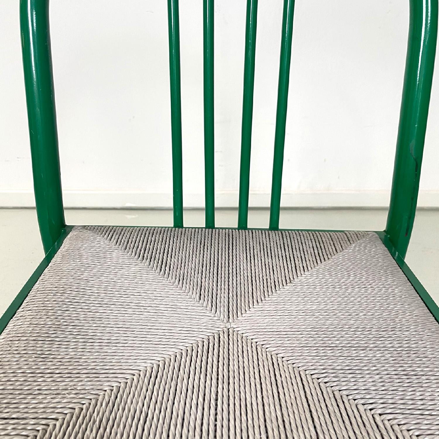 Chaises modernes italiennes empilables en métal tubulaire vert et en paille grise, années 1980 en vente 9