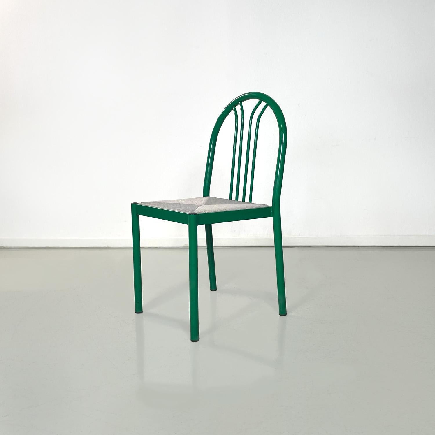 Italian modern green tubular metal and grey straw stackable chairs, 1980s In Good Condition For Sale In MIlano, IT