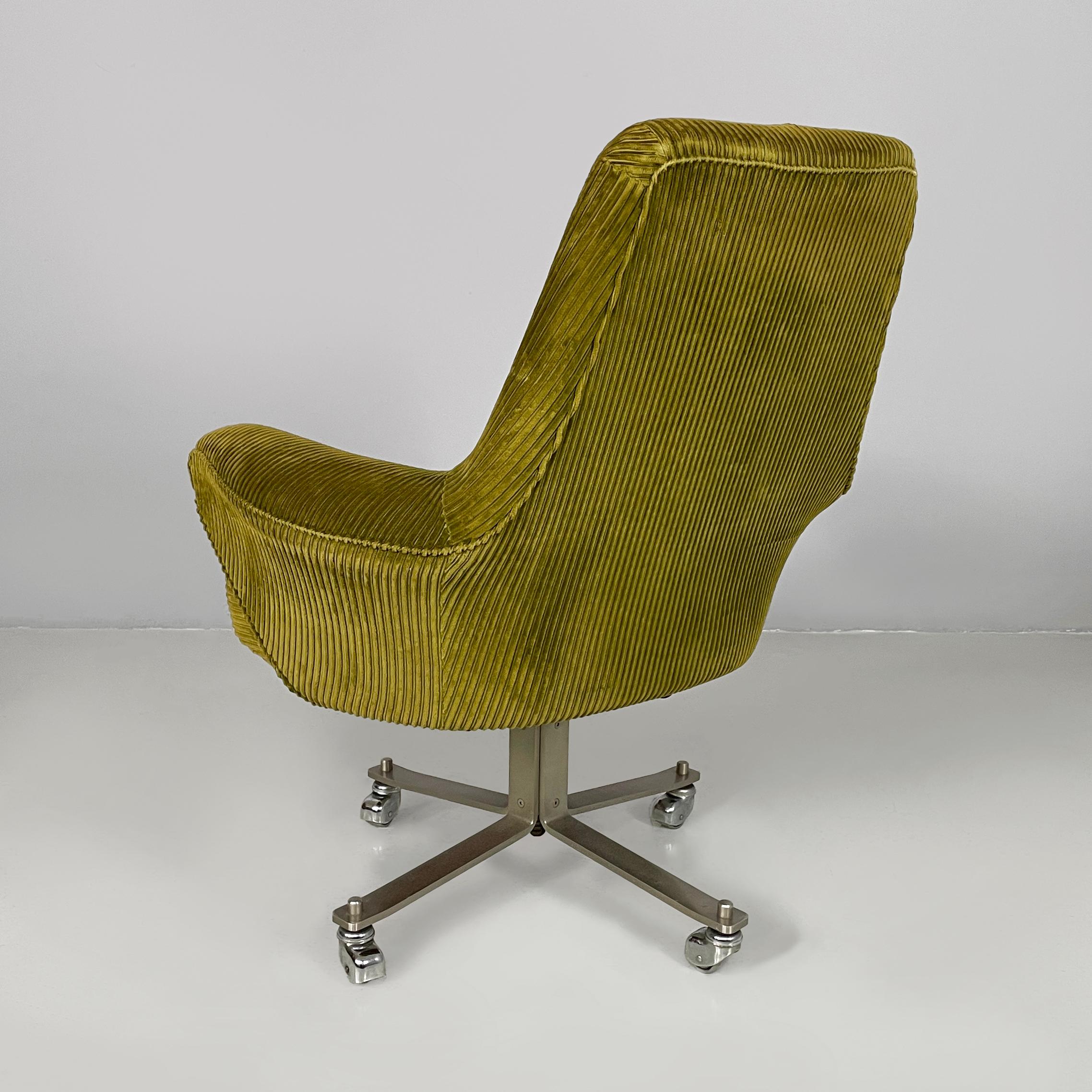 Silla de oficina moderna italiana de terciopelo verde de Moscatelli para Formanova, años 70 Italiano en venta