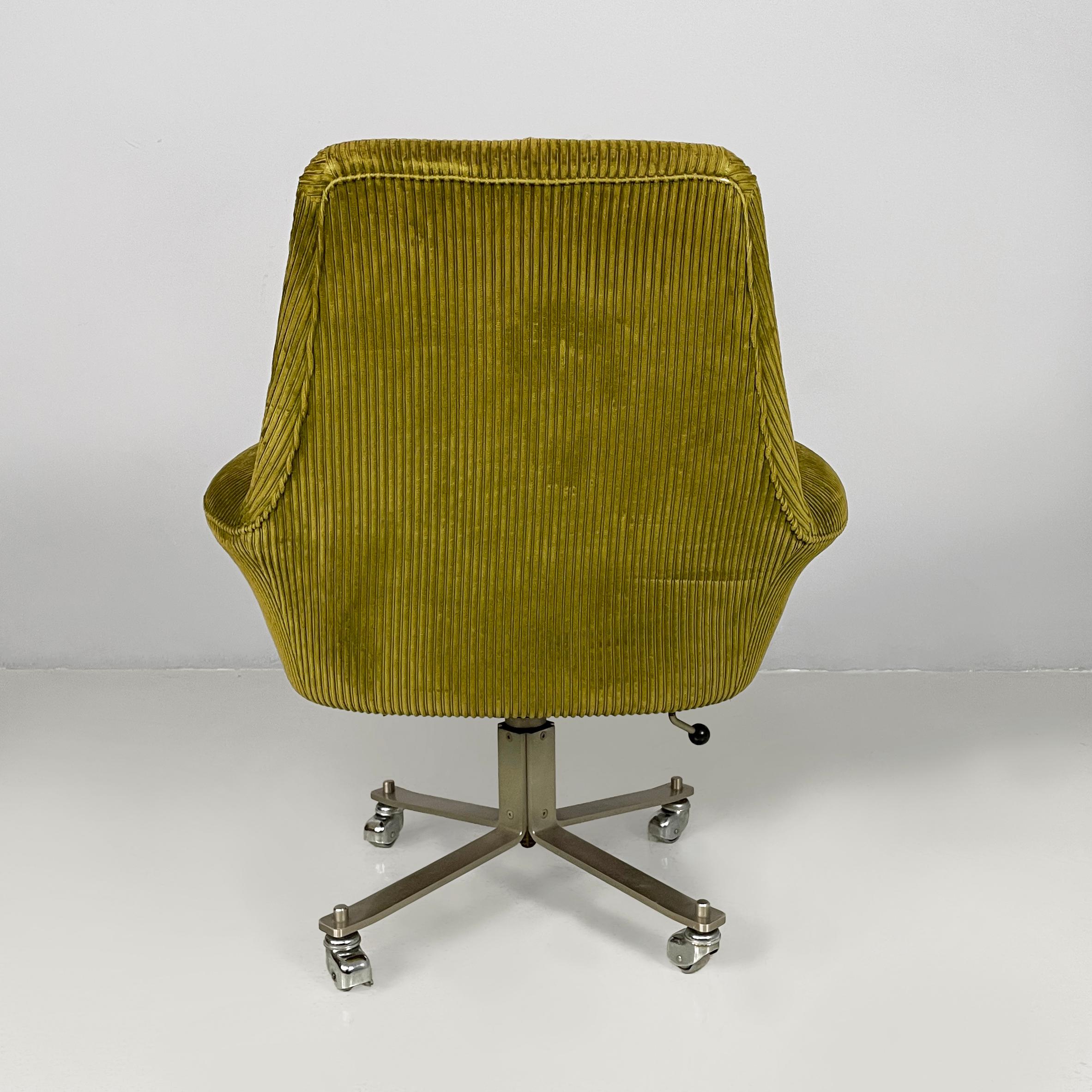 Silla de oficina moderna italiana de terciopelo verde de Moscatelli para Formanova, años 70 en Bueno estado para la venta en MIlano, IT