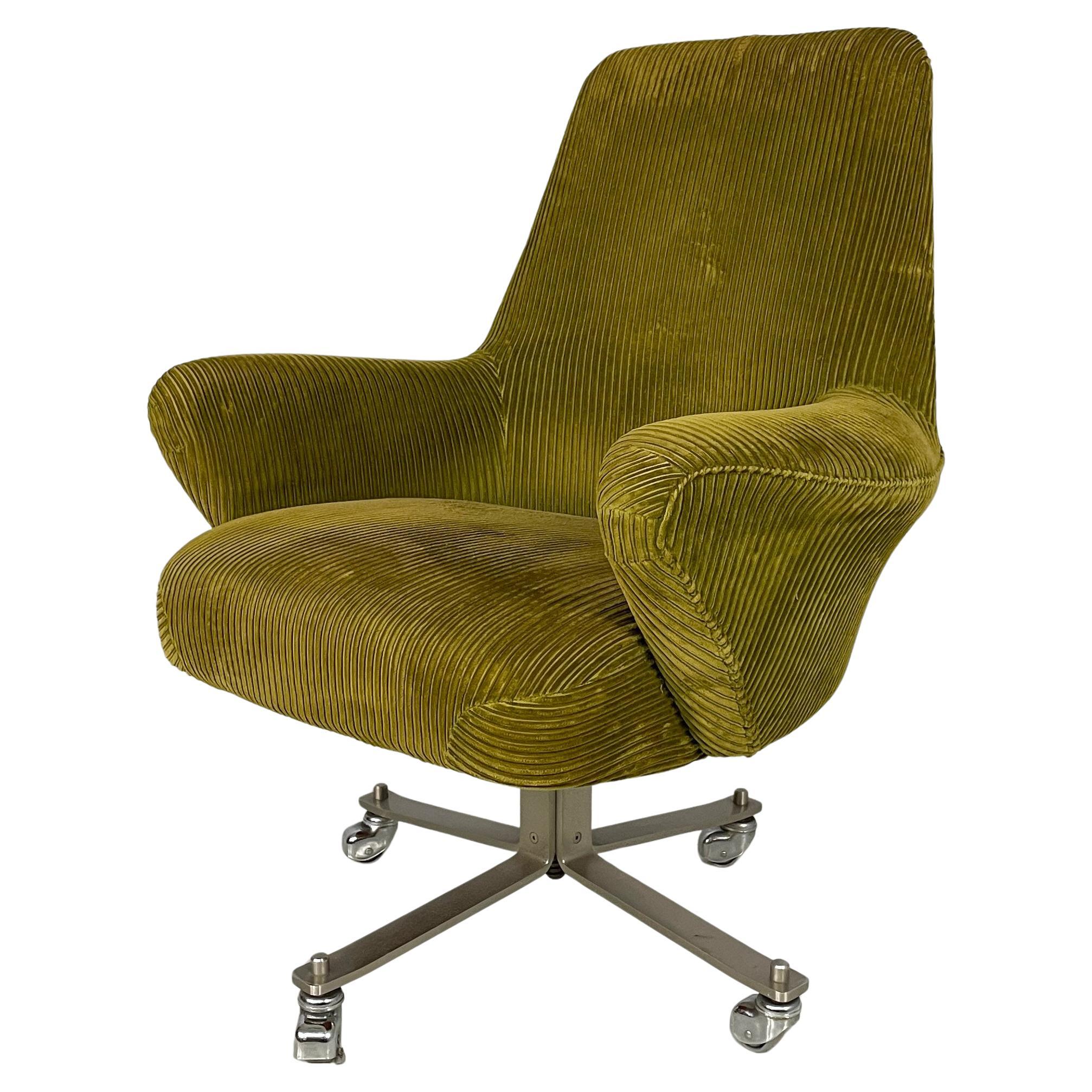 Italian modern green velvet office chair by Moscatelli for Formanova, 1970s