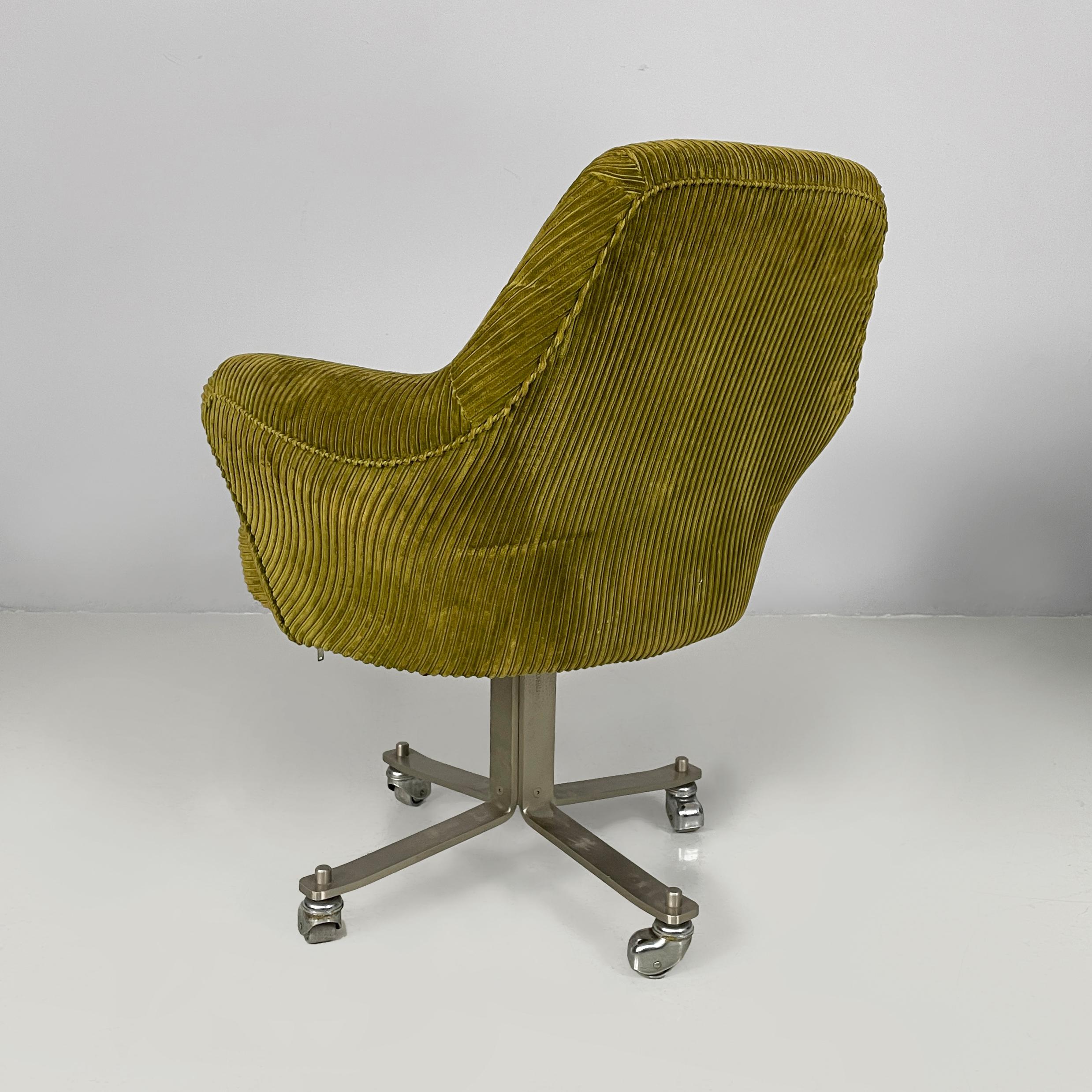 Silla de oficina moderna italiana de terciopelo verdeS de Moscatelli para Formanova, años 70 Italiano en venta