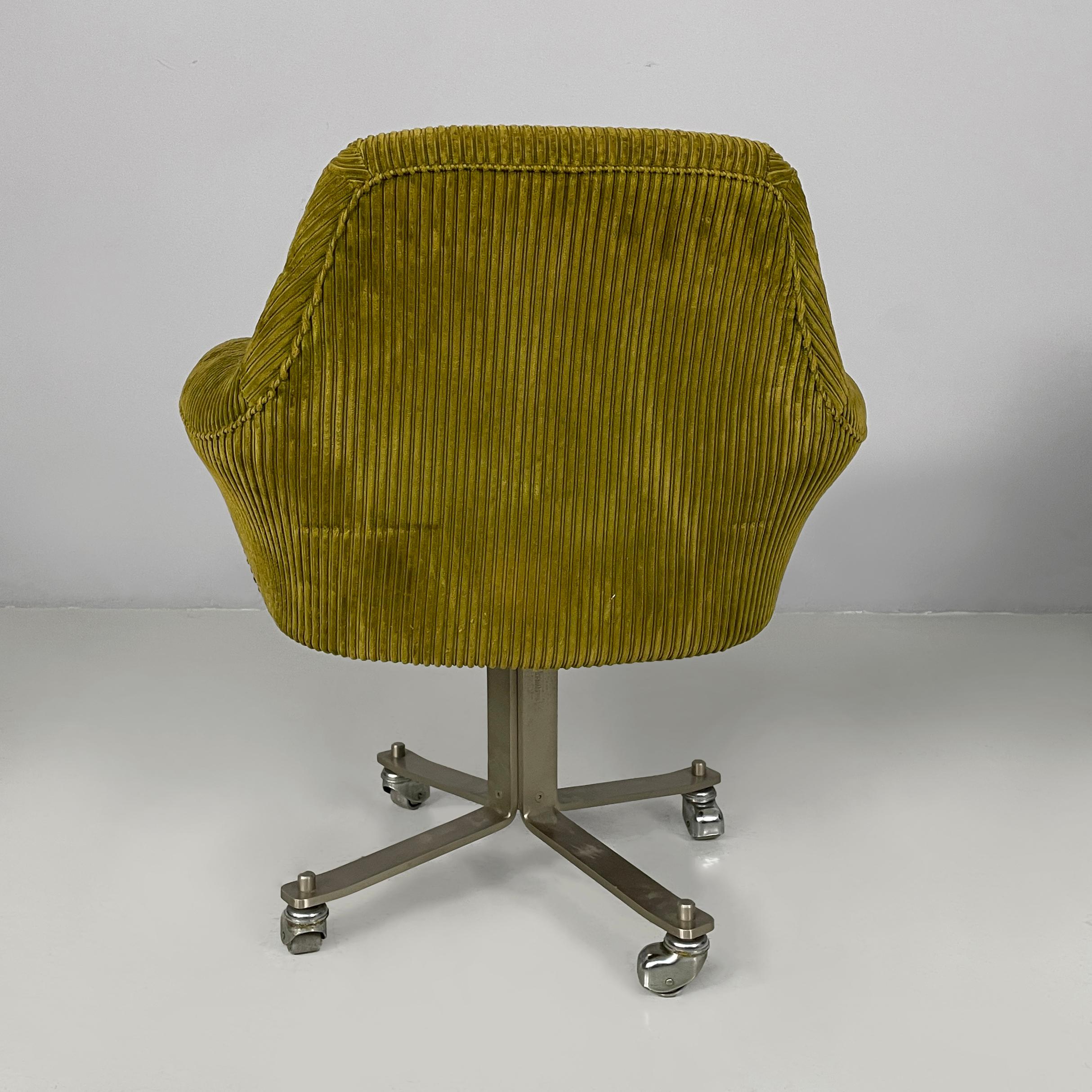Silla de oficina moderna italiana de terciopelo verdeS de Moscatelli para Formanova, años 70 en Bueno estado para la venta en MIlano, IT