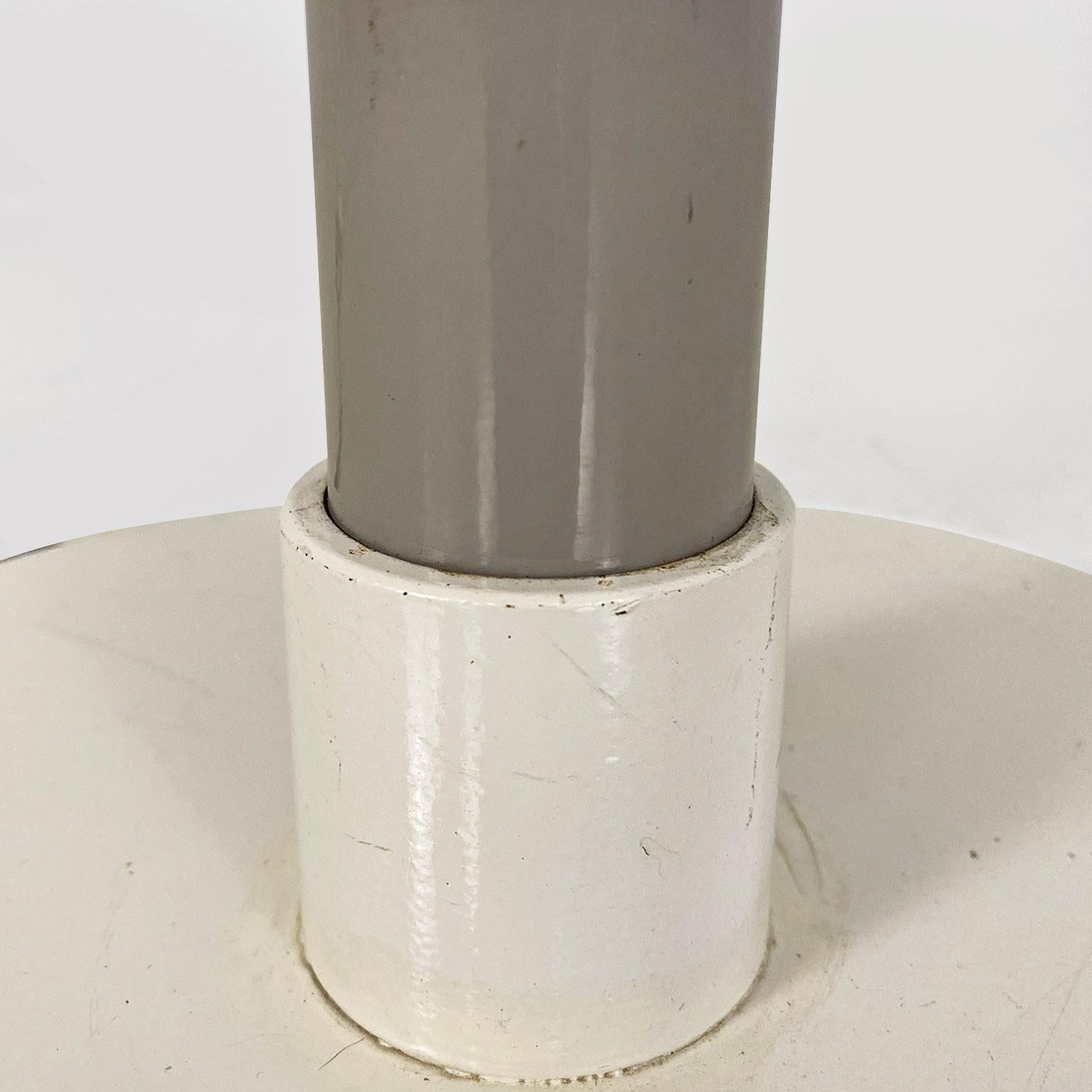 Italian modern grey and white metal floor lamp by Sottsass for Bieffeplast 1980s For Sale 4