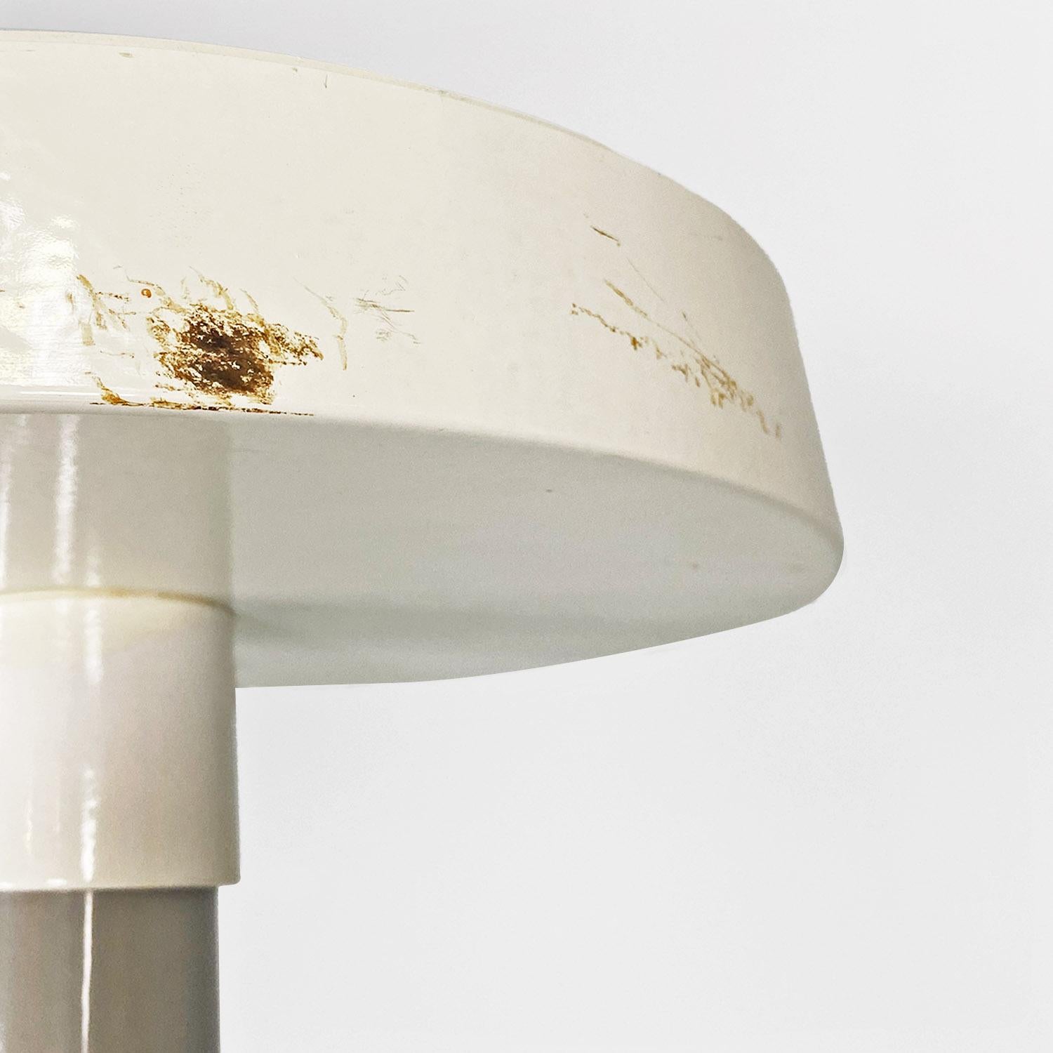 Italian modern grey and white metal floor lamp by Sottsass for Bieffeplast 1980s For Sale 2