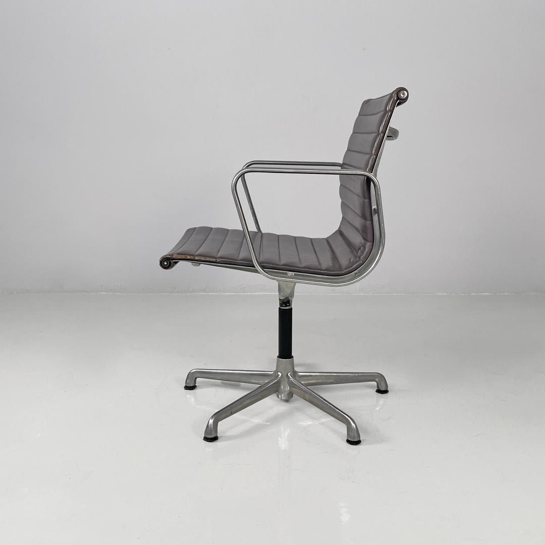 Italian modern grey leather office chair by Charles and Ray Eames for ICF, 1970s im Angebot 9