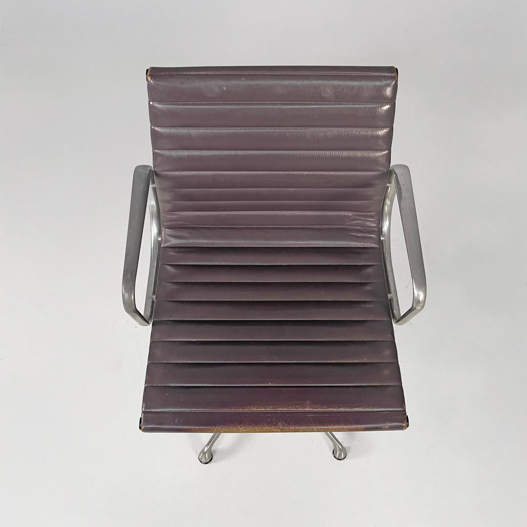 Italian modern grey leather office chair by Charles and Ray Eames for ICF, 1970s im Angebot 11