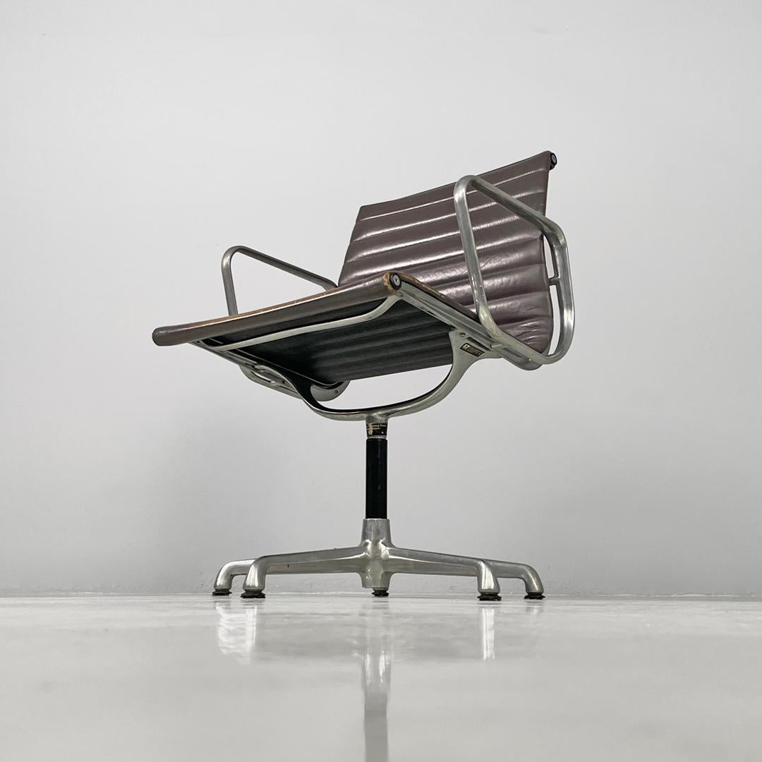Italian modern grey leather office chair by Charles and Ray Eames for ICF, 1970s im Angebot 12