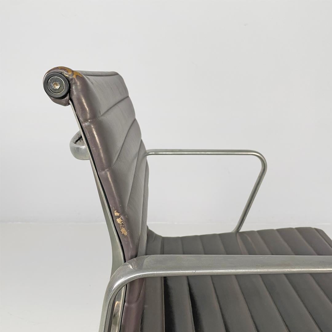 Italian modern grey leather office chair by Charles and Ray Eames for ICF, 1970s im Angebot 13