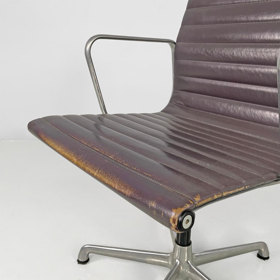 Italian modern grey leather office chair by Charles and Ray Eames for ICF, 1970s im Zustand „Starke Gebrauchsspuren“ im Angebot in MIlano, IT