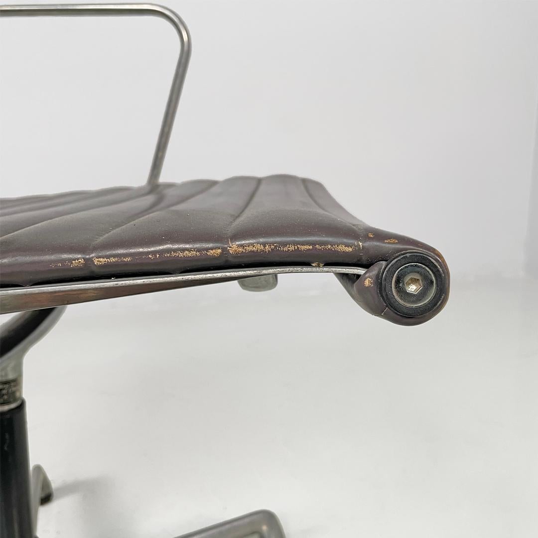 Italian modern grey leather office chair by Charles and Ray Eames for ICF, 1970s (Leder) im Angebot