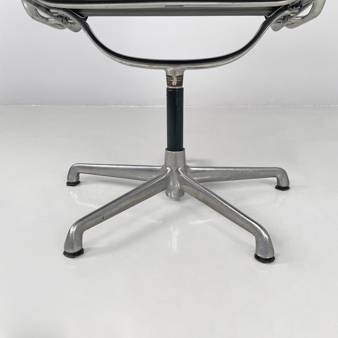 Italian modern grey leather office chair by Charles and Ray Eames for ICF, 1970s im Angebot 1
