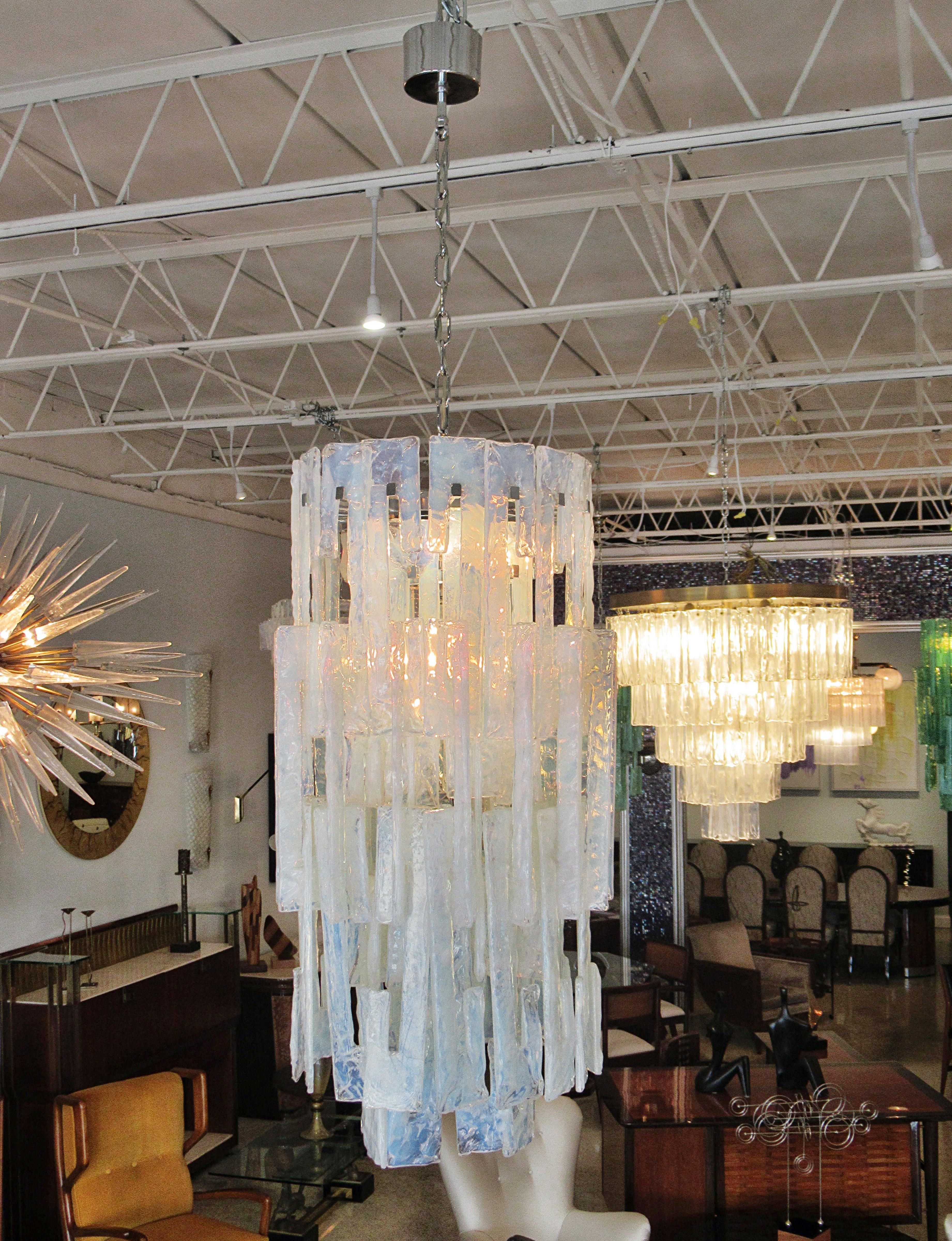 Italian Modern Hand Blown Glass Chandelier, Mazzega, 1960s In Excellent Condition In Hollywood, FL