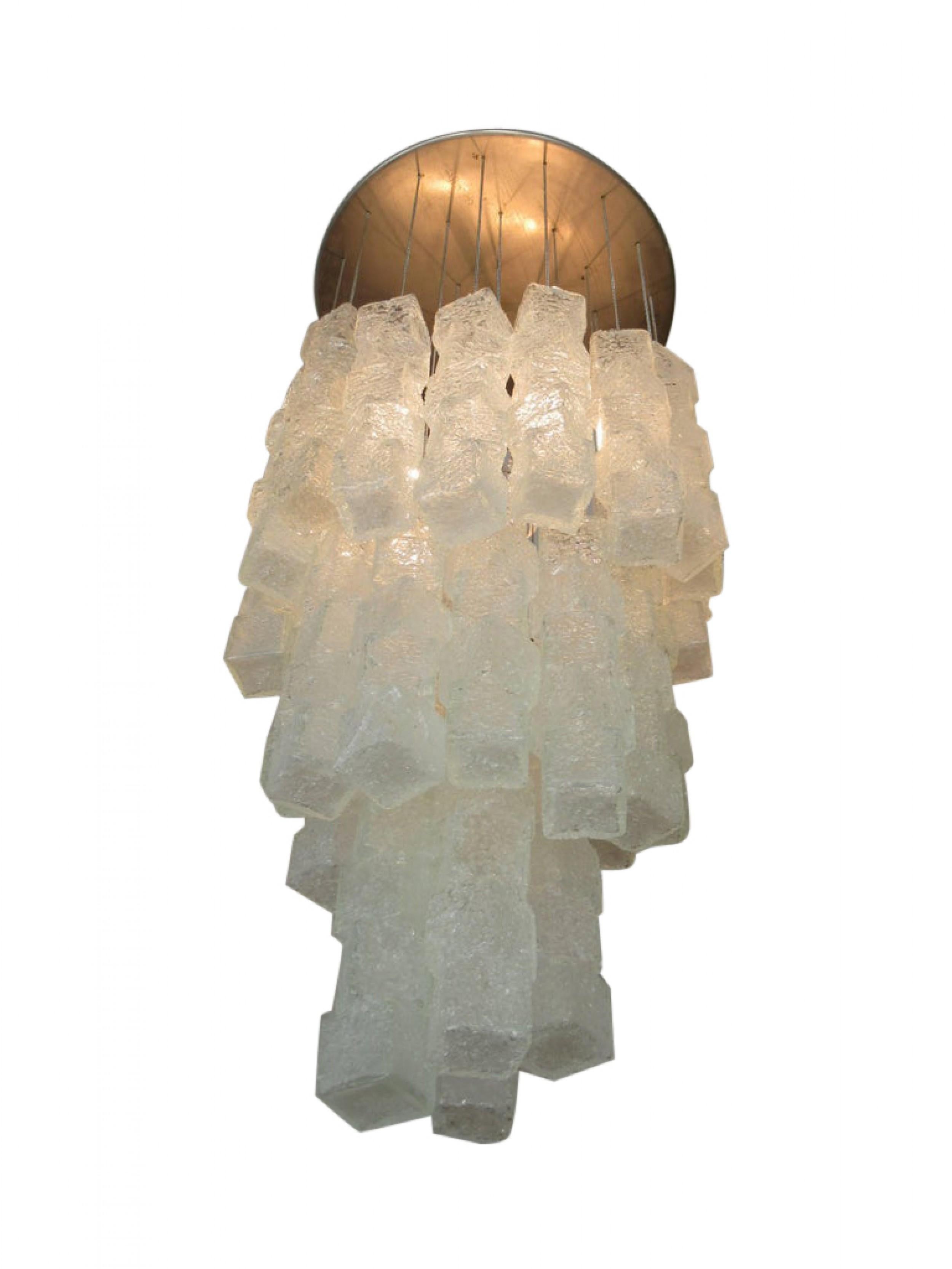 Italian Modern Hand Blown Glass Ice Cube Chandelier, Mazzega In Good Condition For Sale In New York, NY