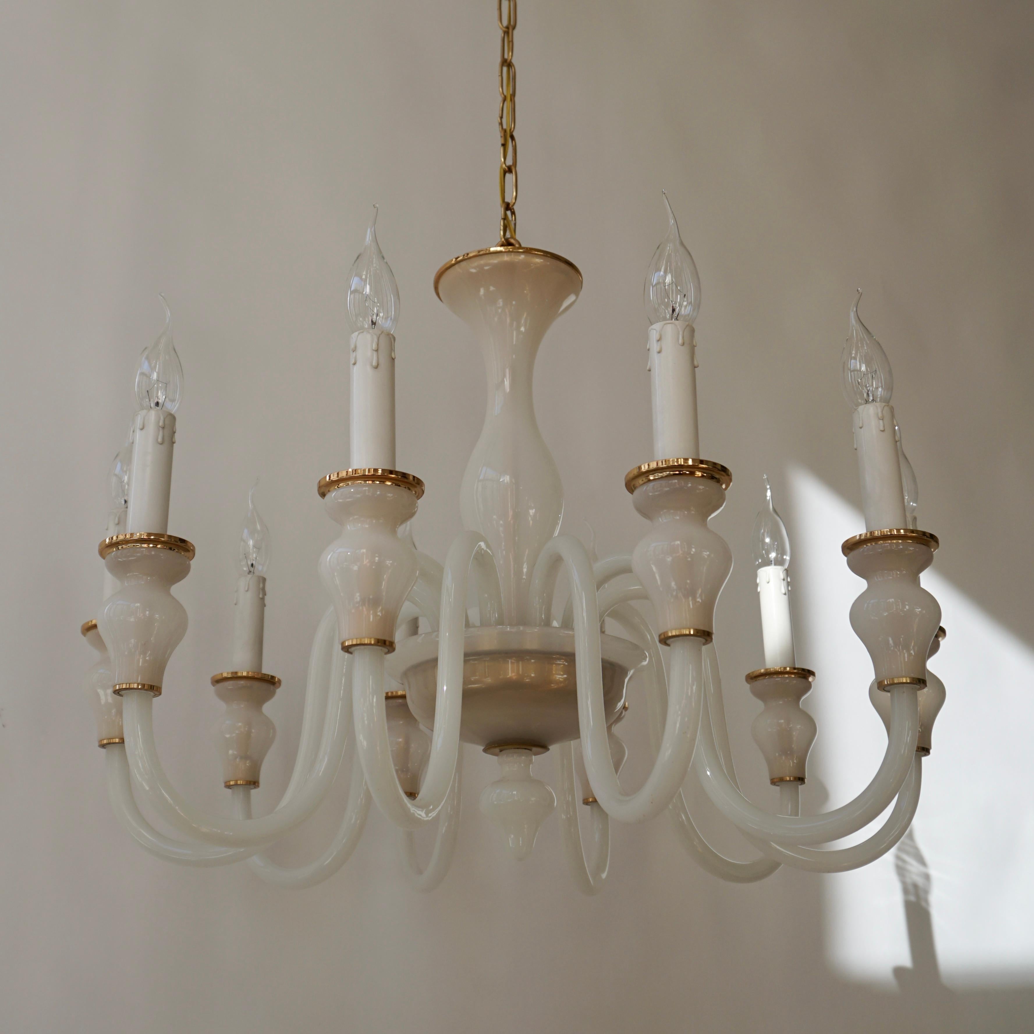 Italian Modern Hand Blown White and Gold Murano Glass Chandeliers In Good Condition For Sale In Antwerp, BE