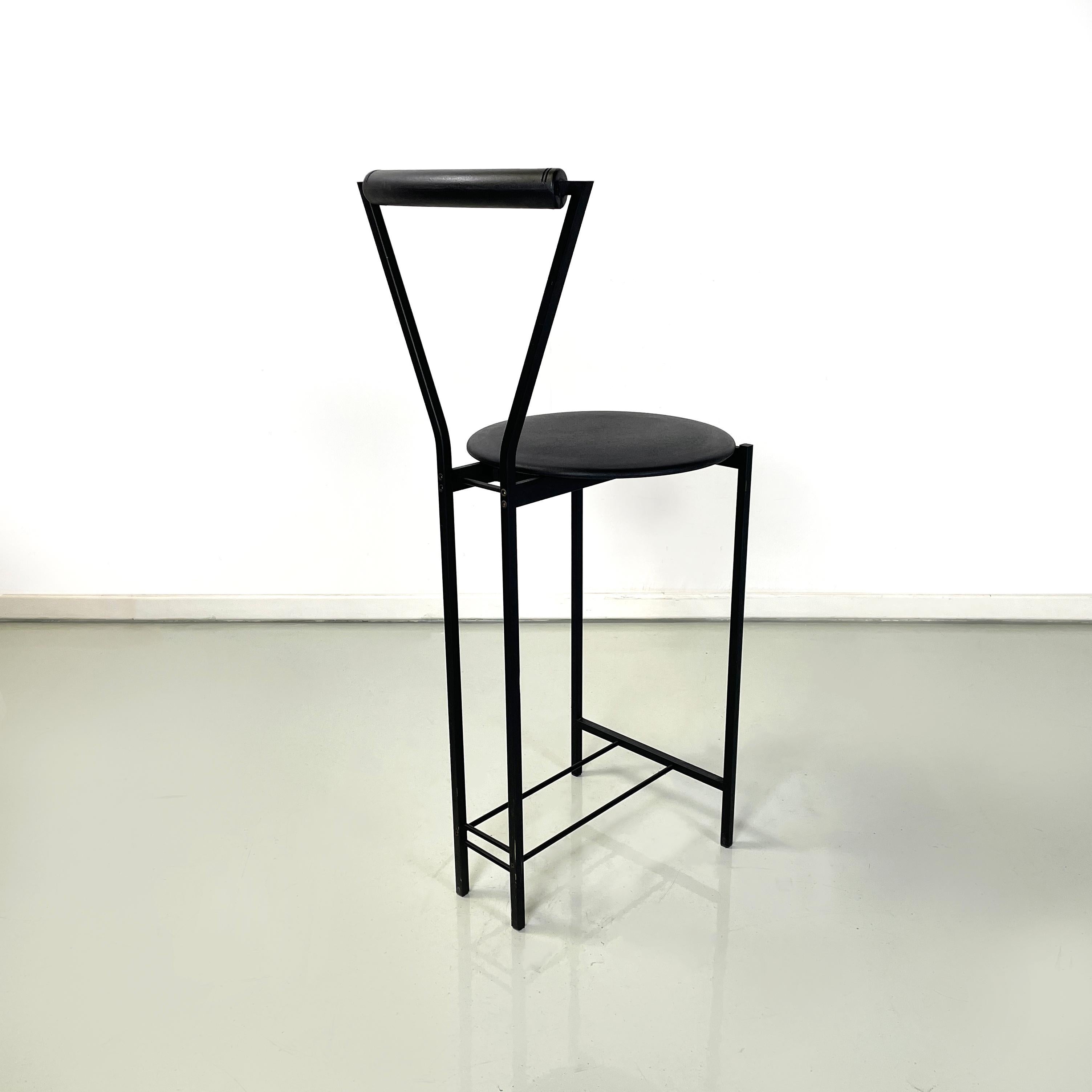 Italian modern high stool in black metal and rubber, 1980s In Good Condition For Sale In MIlano, IT
